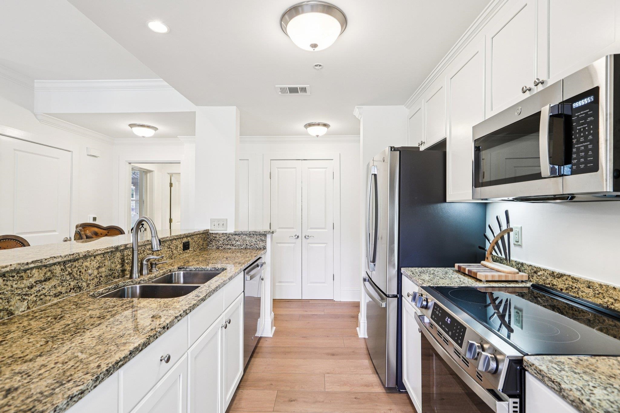 1010A CREEKSIDE image 11