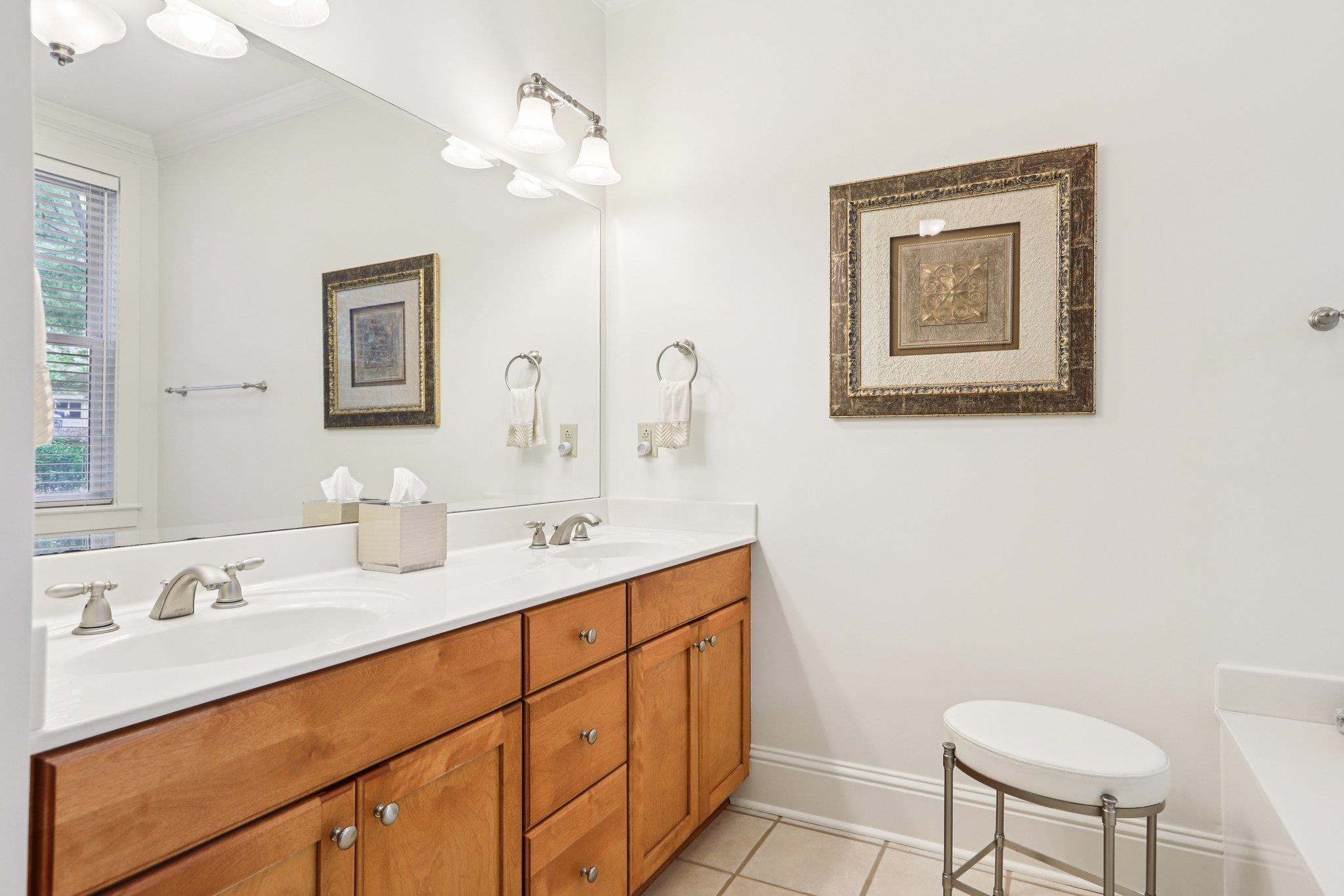 1010A CREEKSIDE image 17