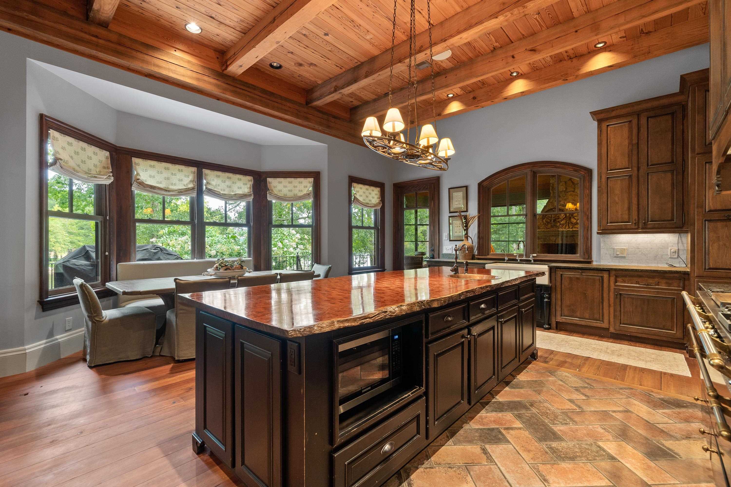 189 REYNOLDS DRIVE image 16