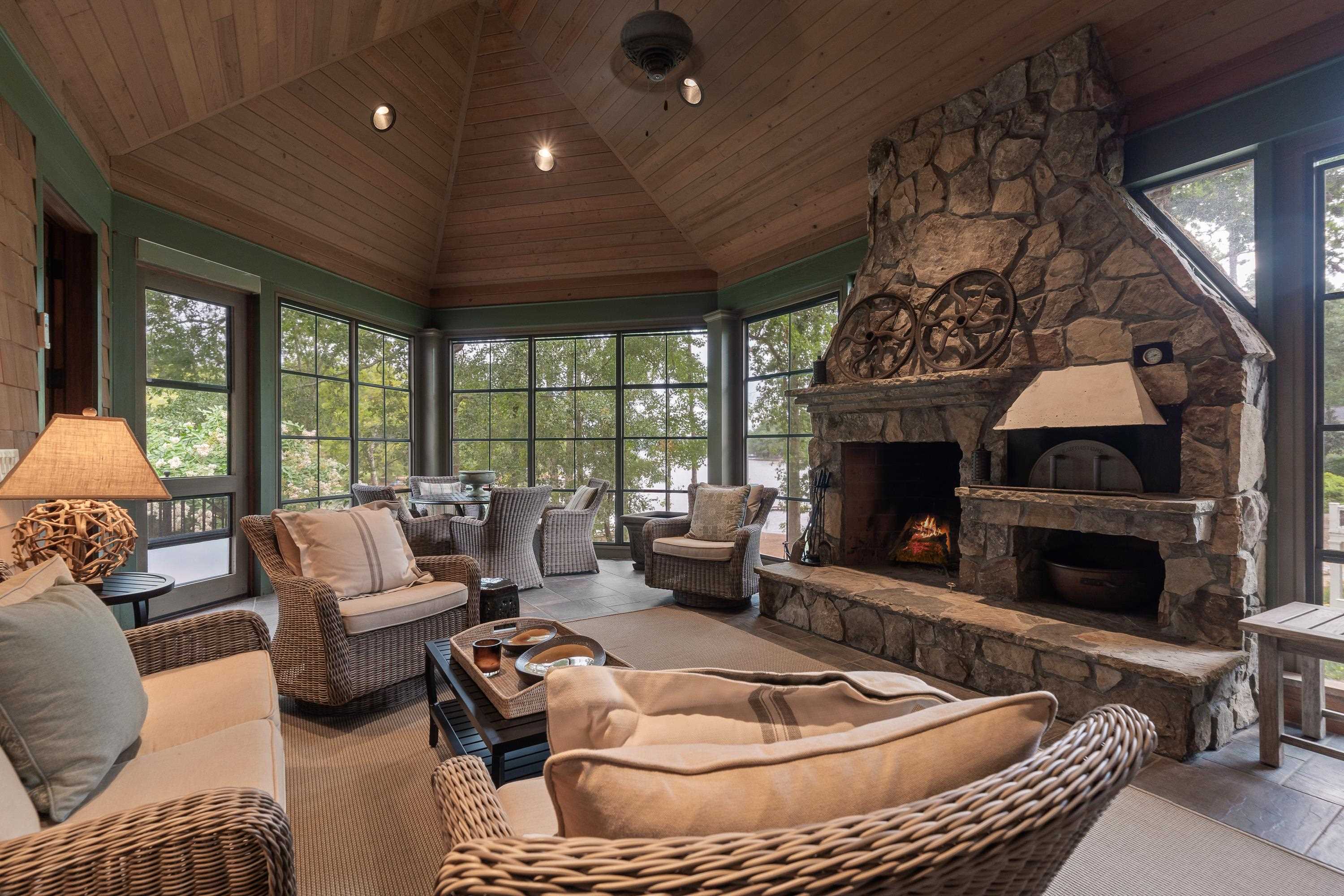 189 REYNOLDS DRIVE image 23