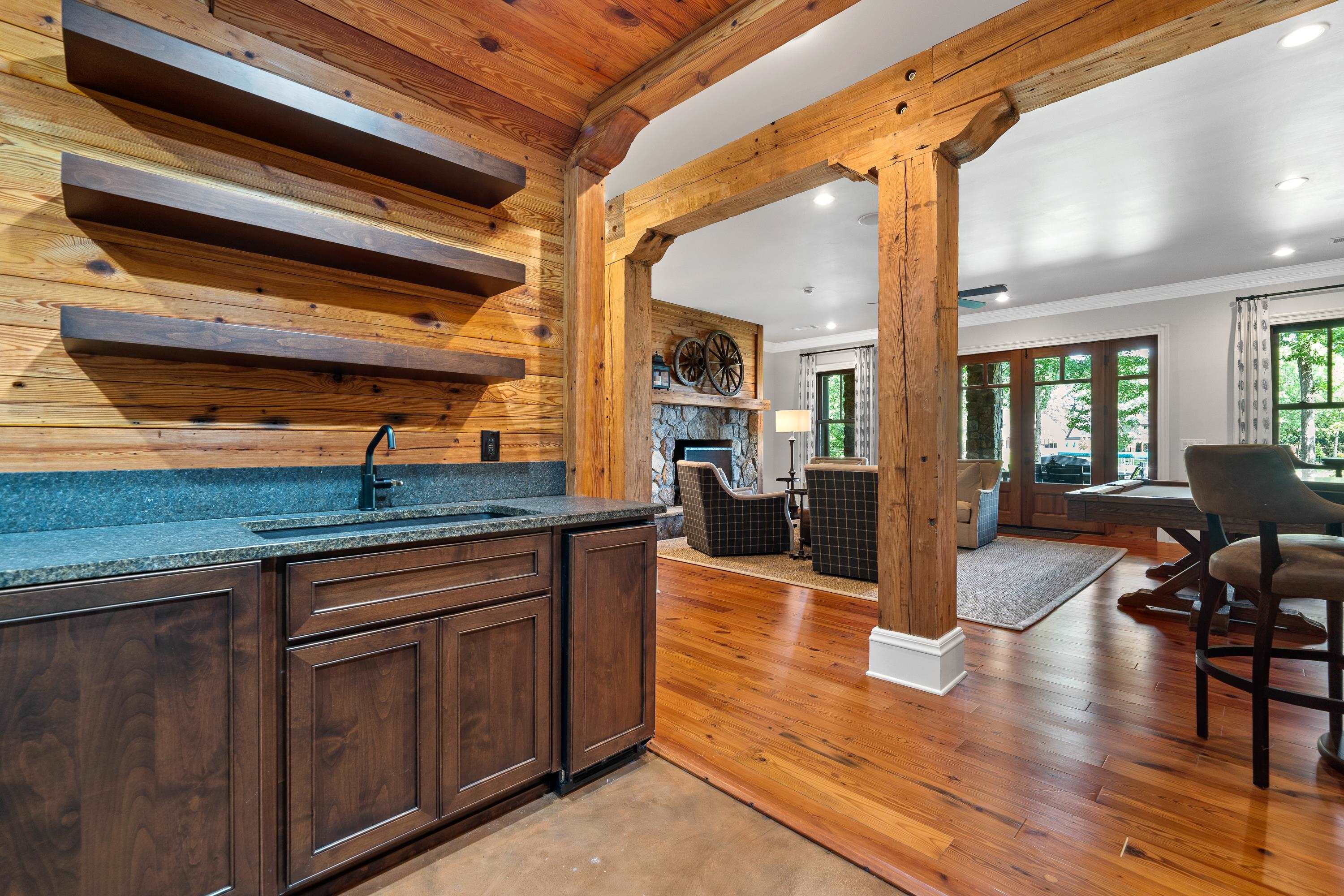 189 REYNOLDS DRIVE image 40