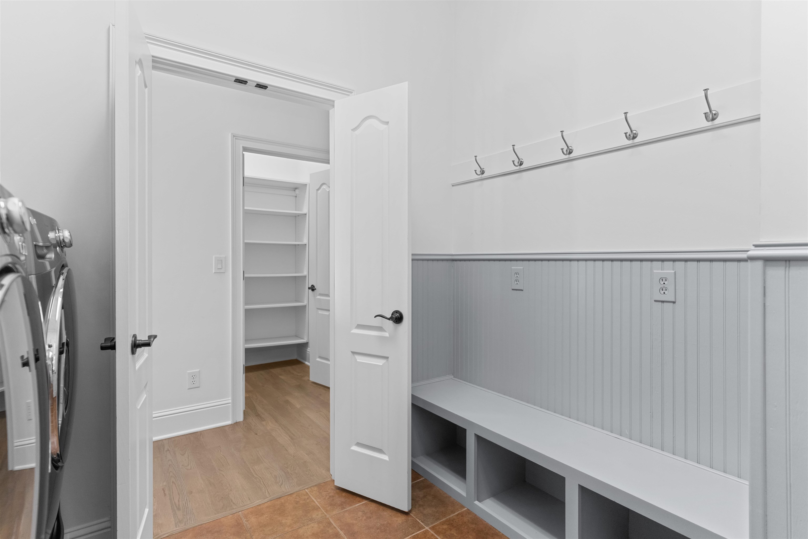 1011 RIDGE TERRACE image 30