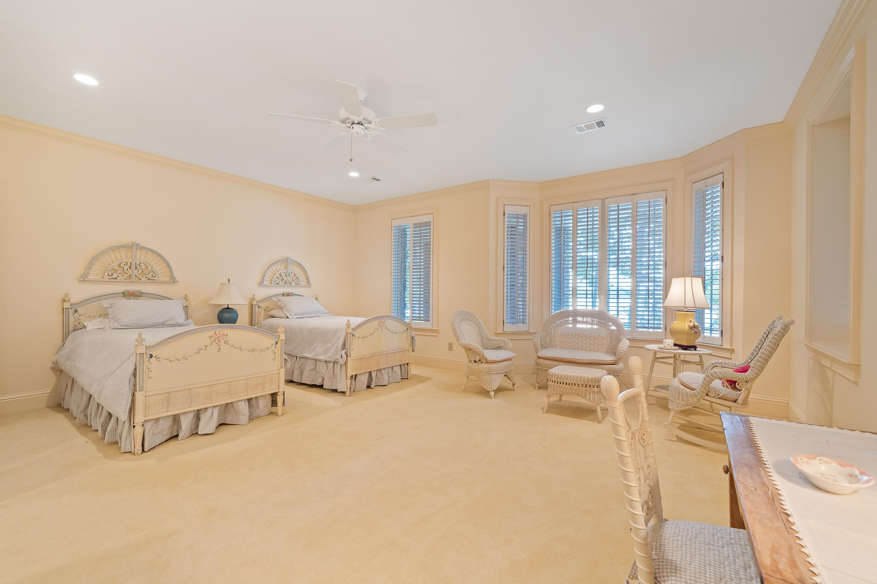 1211 CURTRIGHT PLACE image 65