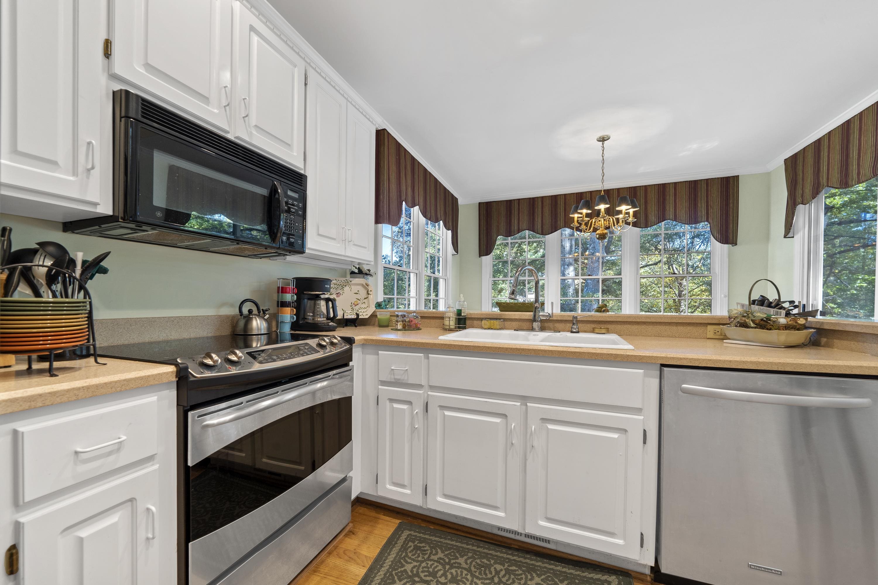 131 OAKTON SOUTH image 17