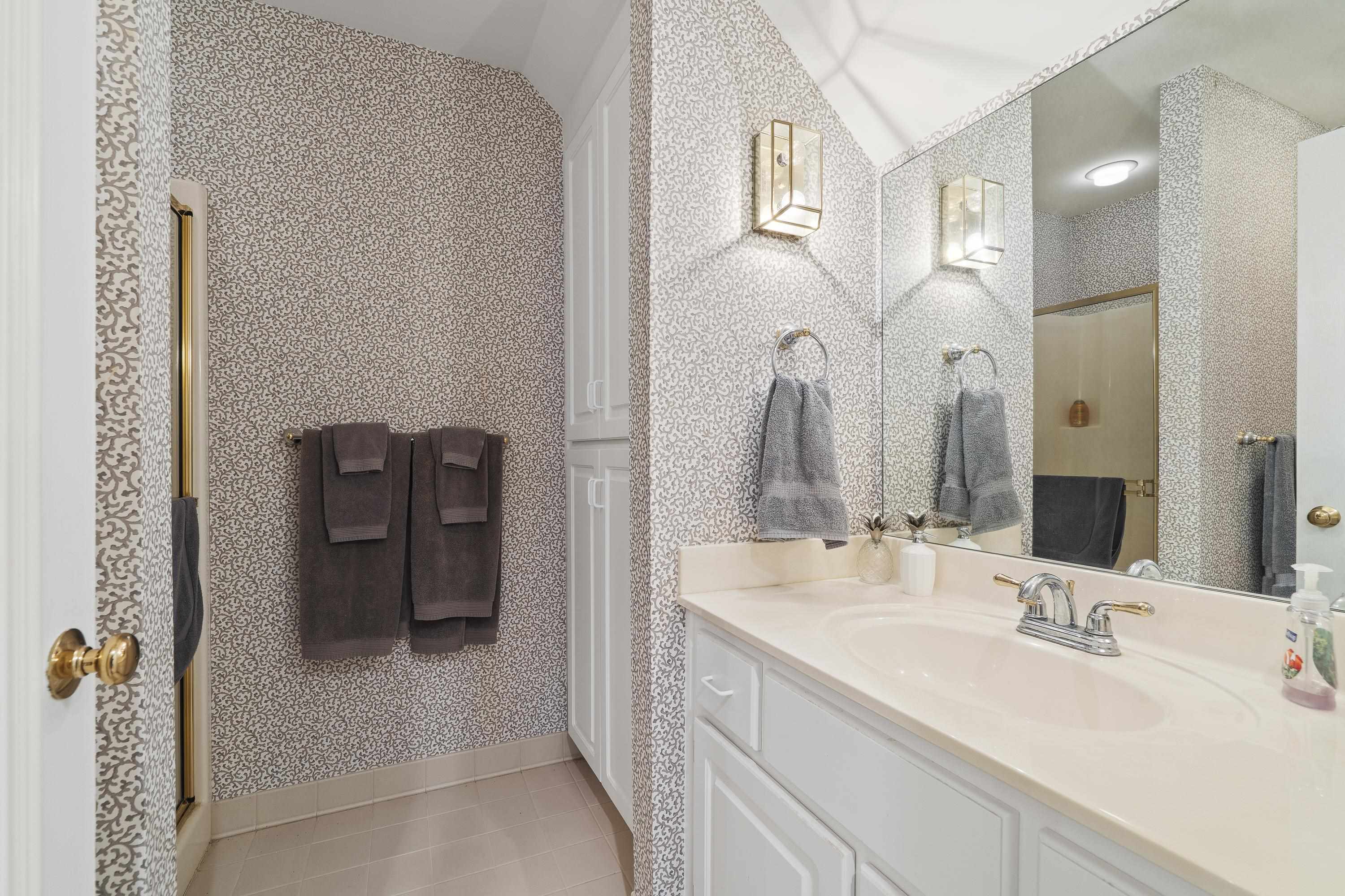 131 OAKTON SOUTH image 40