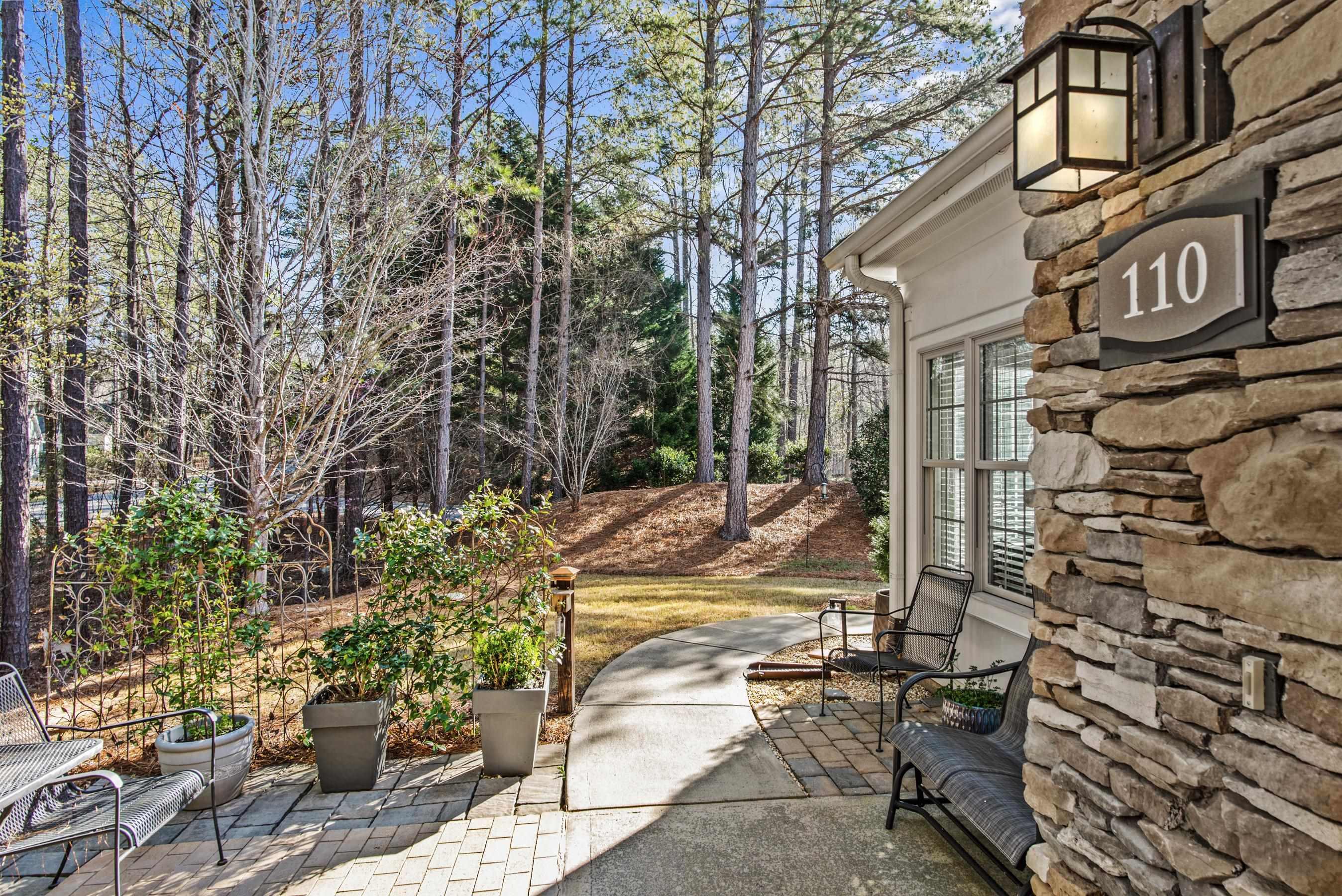 110 EDGEWOOD COURT image 2