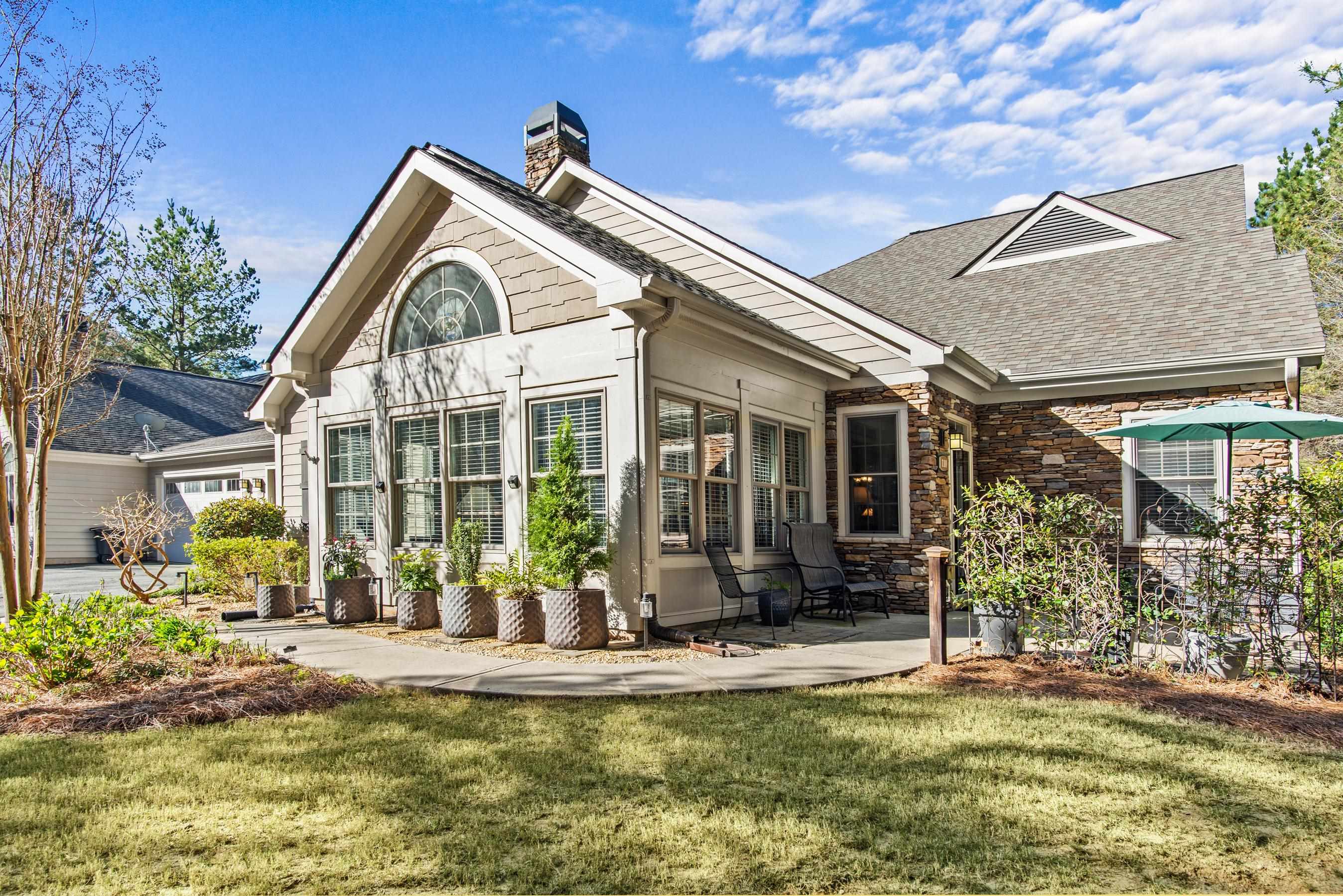 110 EDGEWOOD COURT image 2