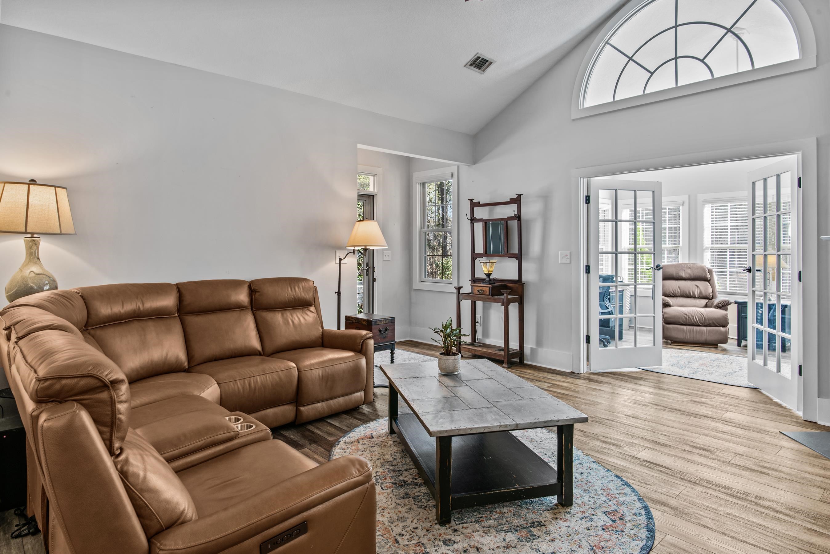 110 EDGEWOOD COURT image 8