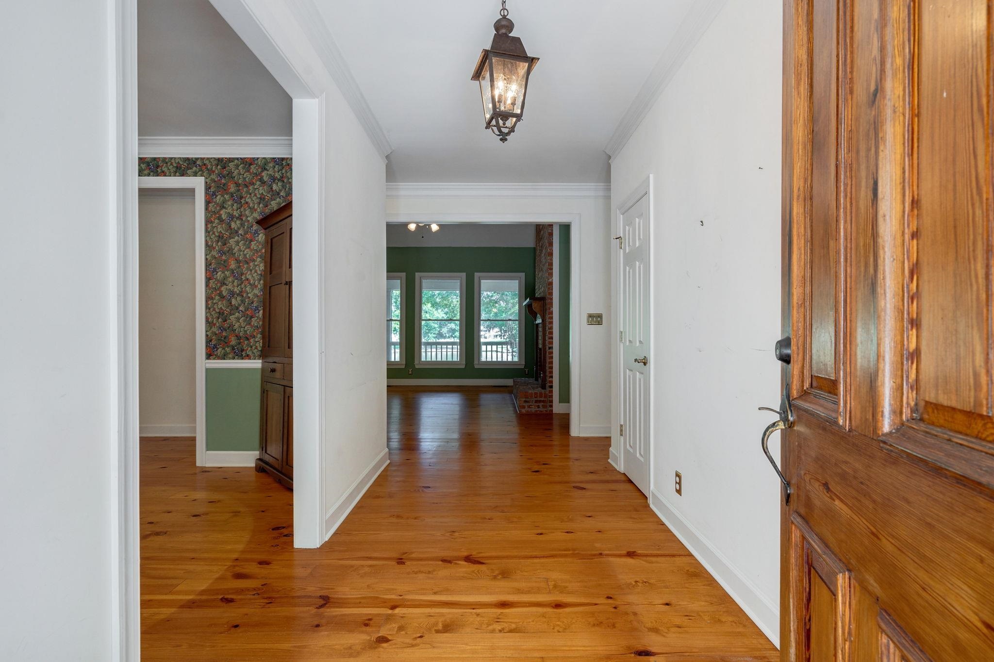 225 REYNOLDS DRIVE image 12