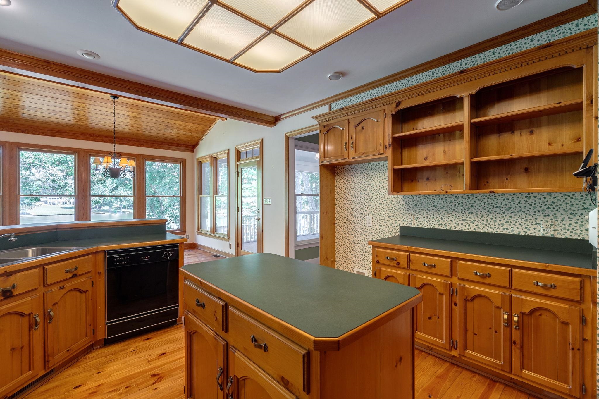 225 REYNOLDS DRIVE image 24