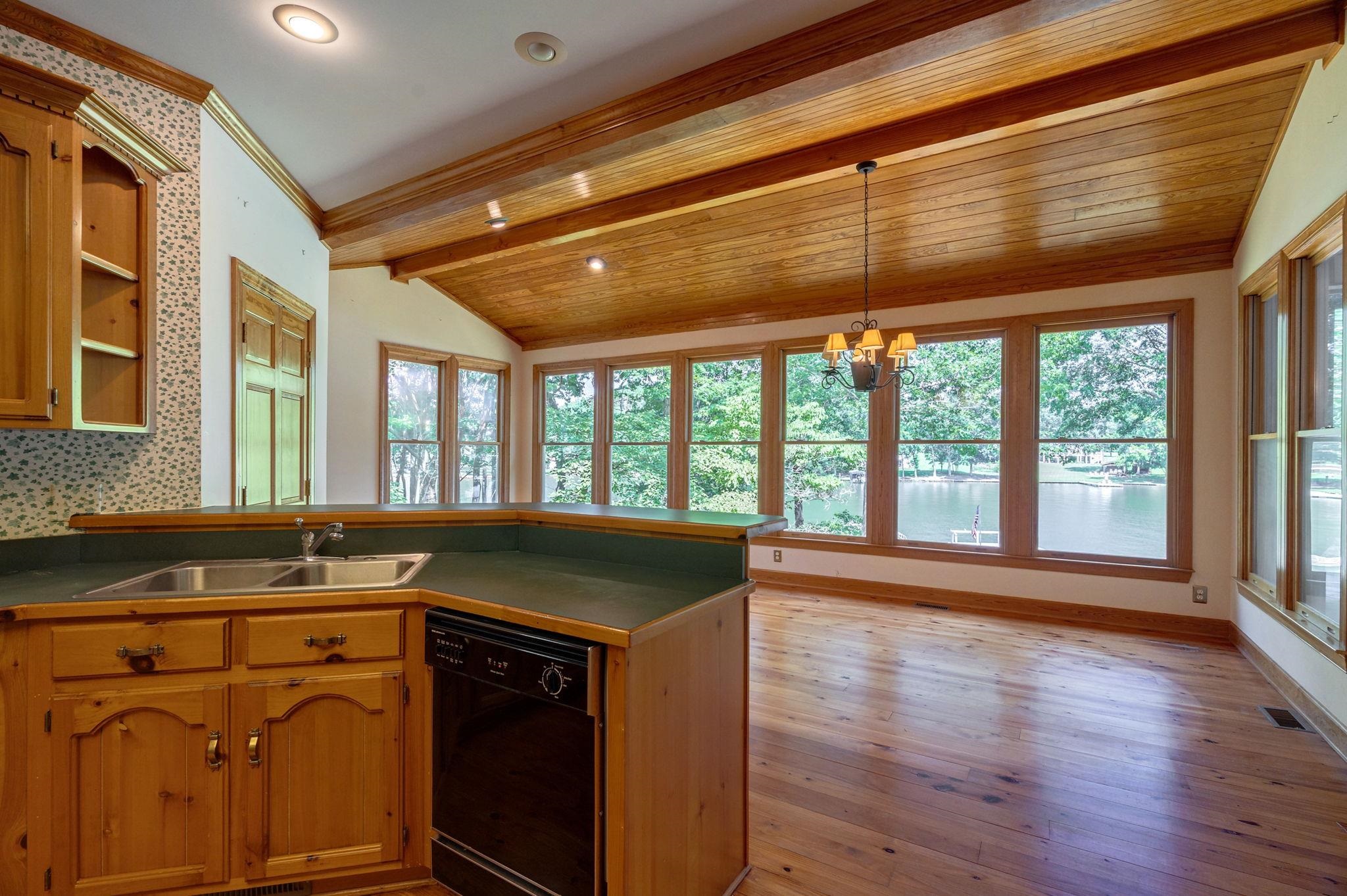 225 REYNOLDS DRIVE image 26