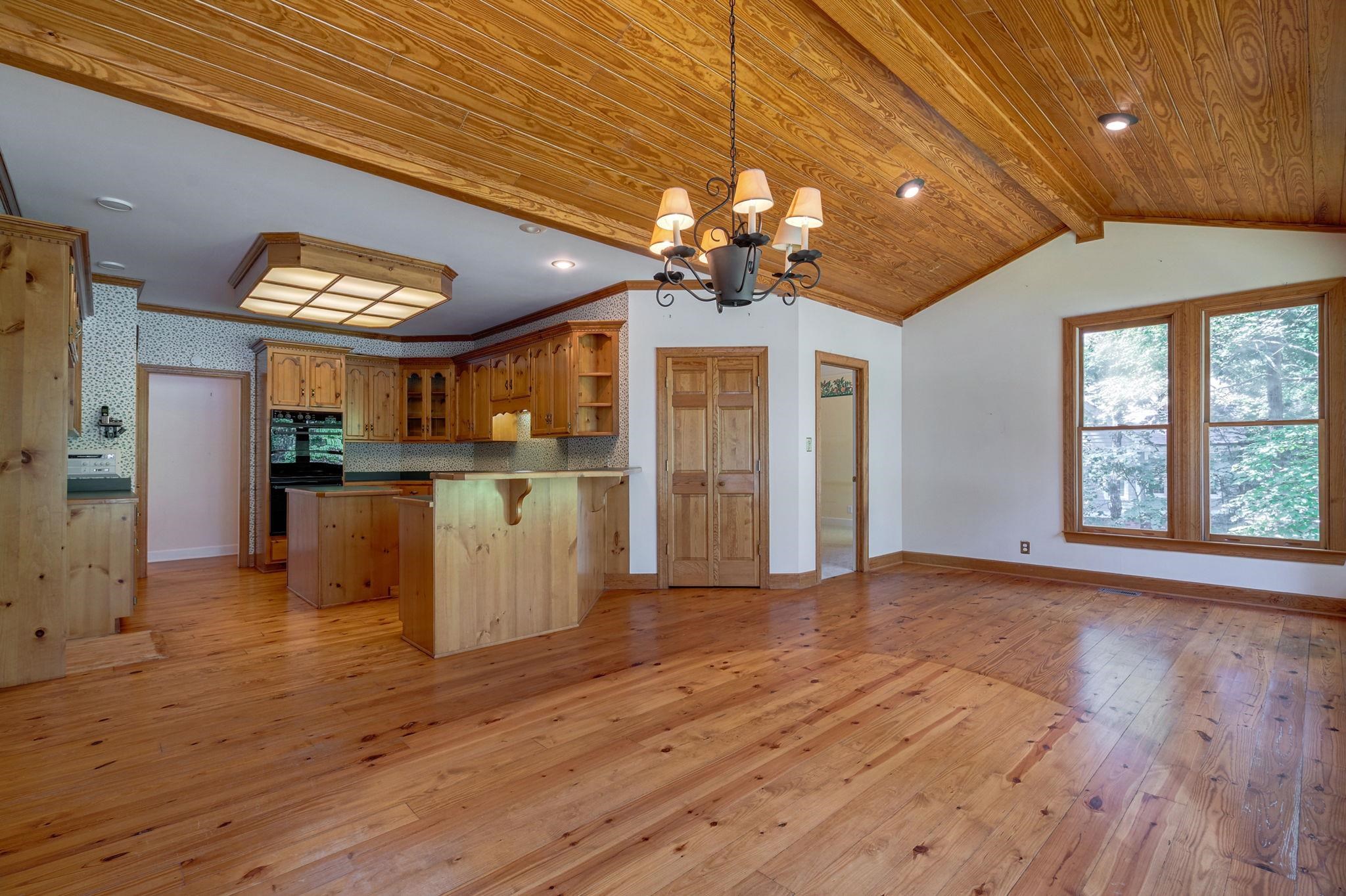 225 REYNOLDS DRIVE image 28