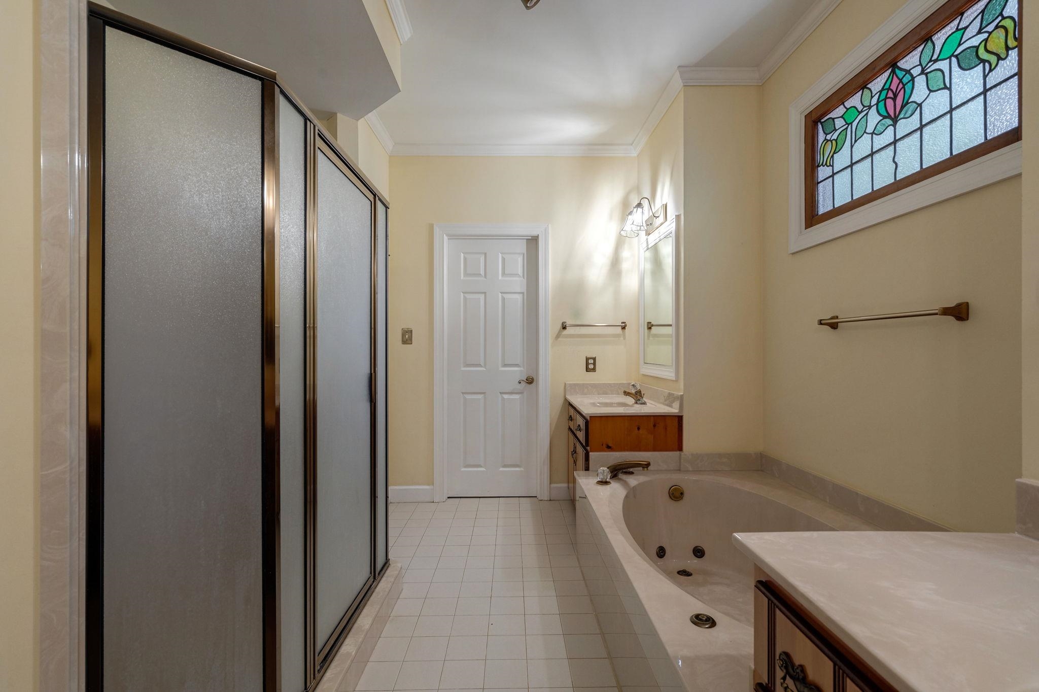 225 REYNOLDS DRIVE image 35