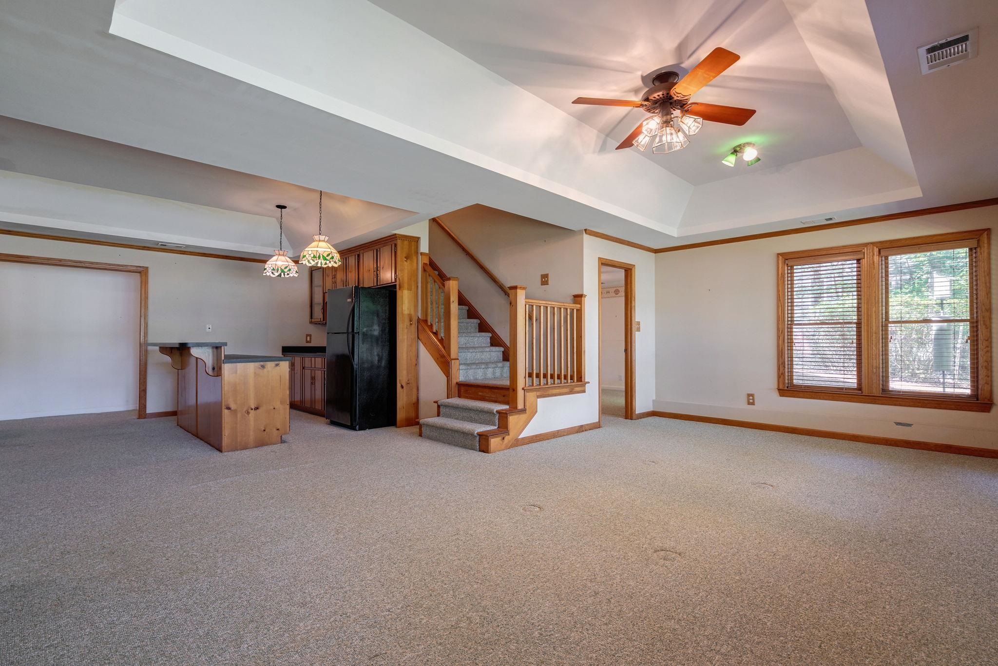 225 REYNOLDS DRIVE image 40