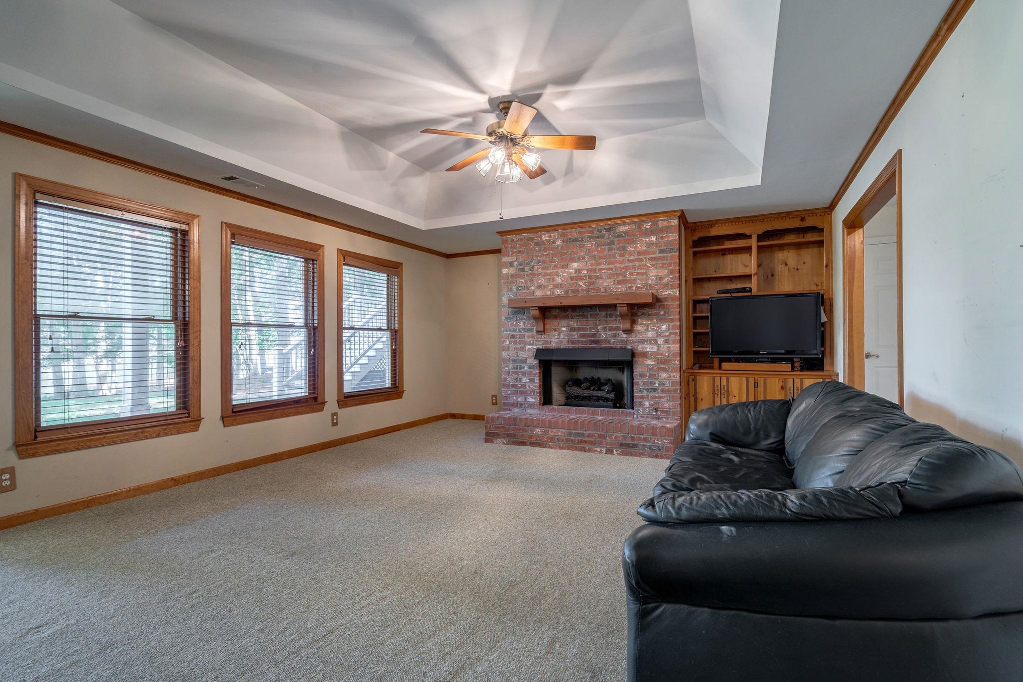 225 REYNOLDS DRIVE image 47