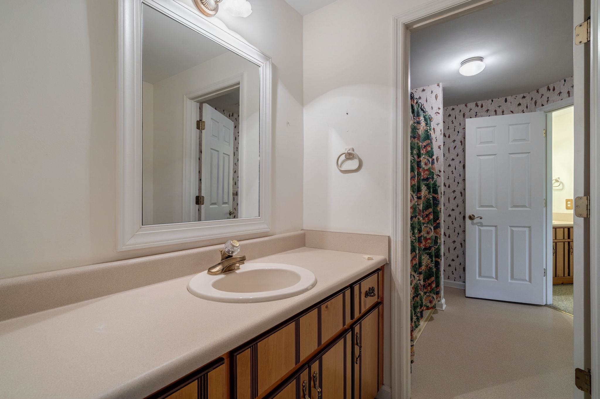 225 REYNOLDS DRIVE image 52