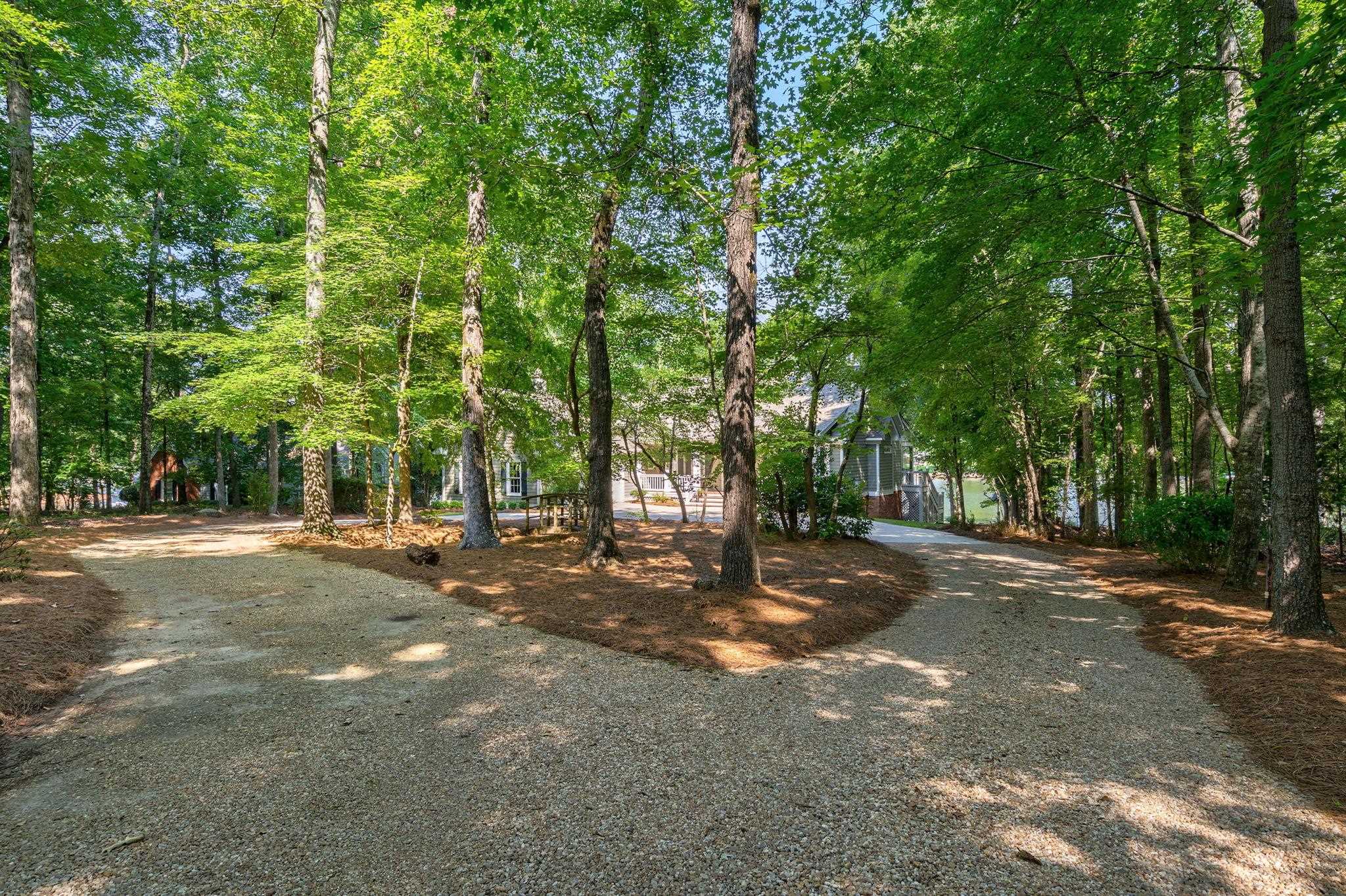 225 REYNOLDS DRIVE image 10