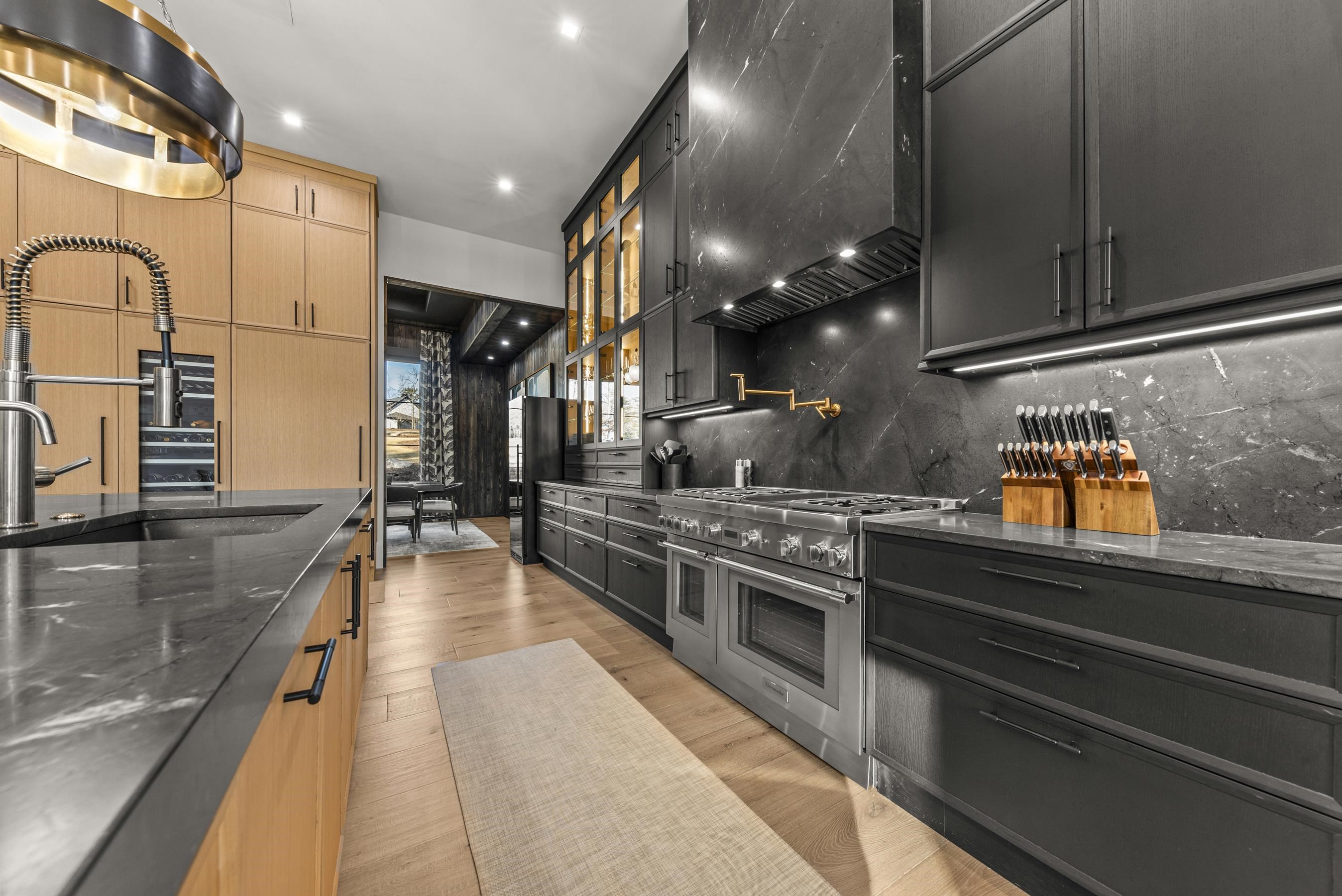 1131 NEARY RIDGE image 16