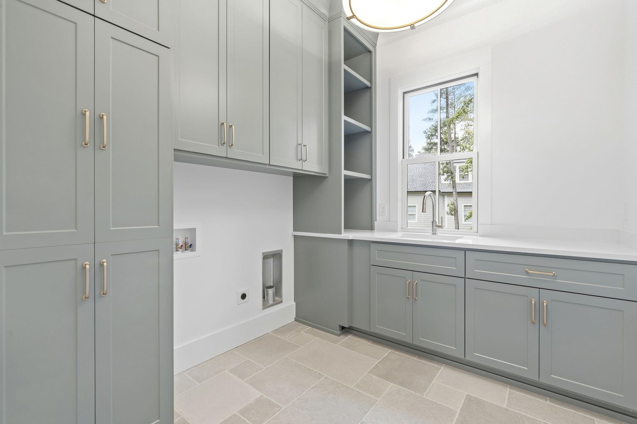 1040 PARROTTS COVE image 43