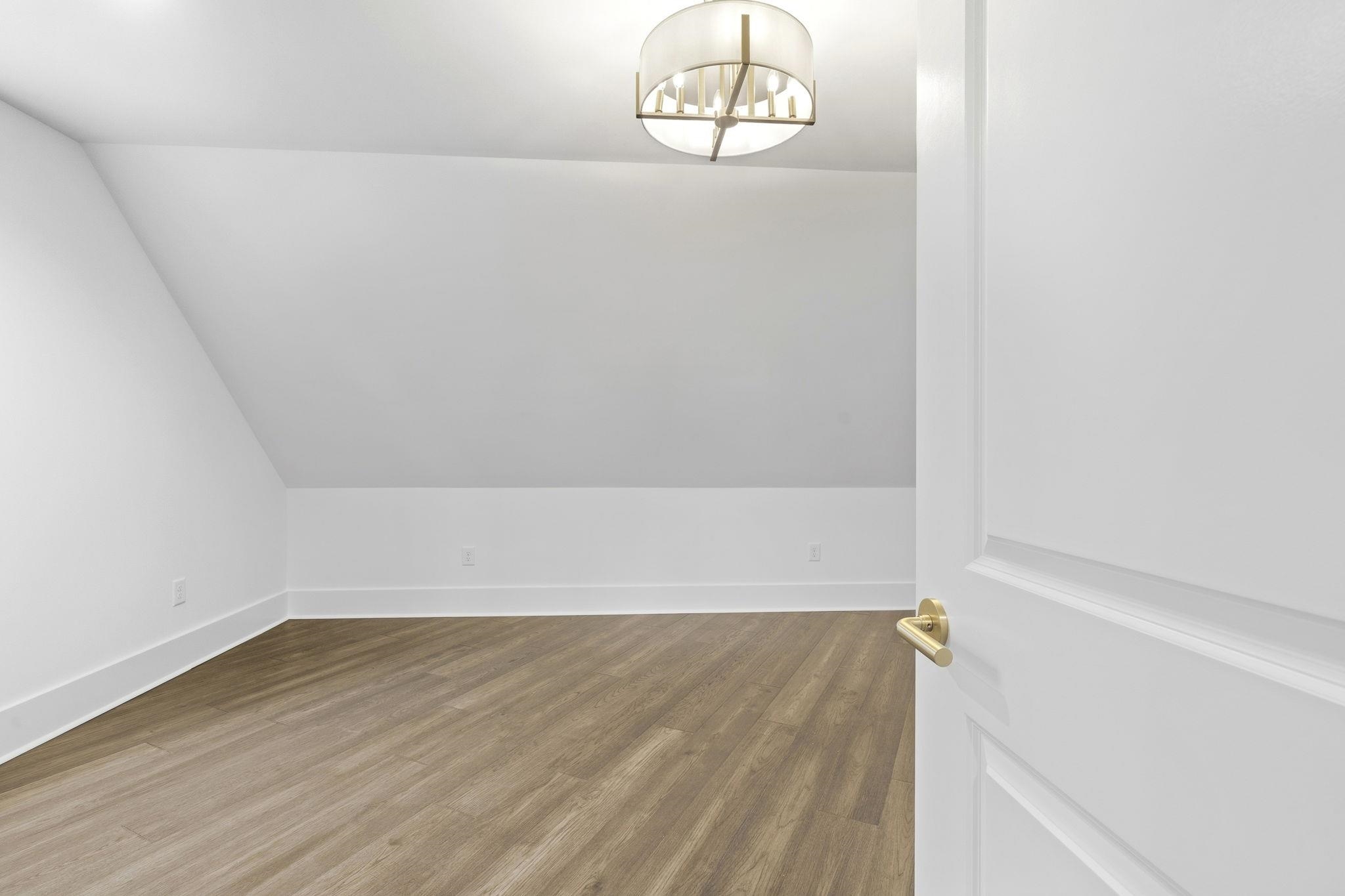 1040 PARROTTS COVE image 47