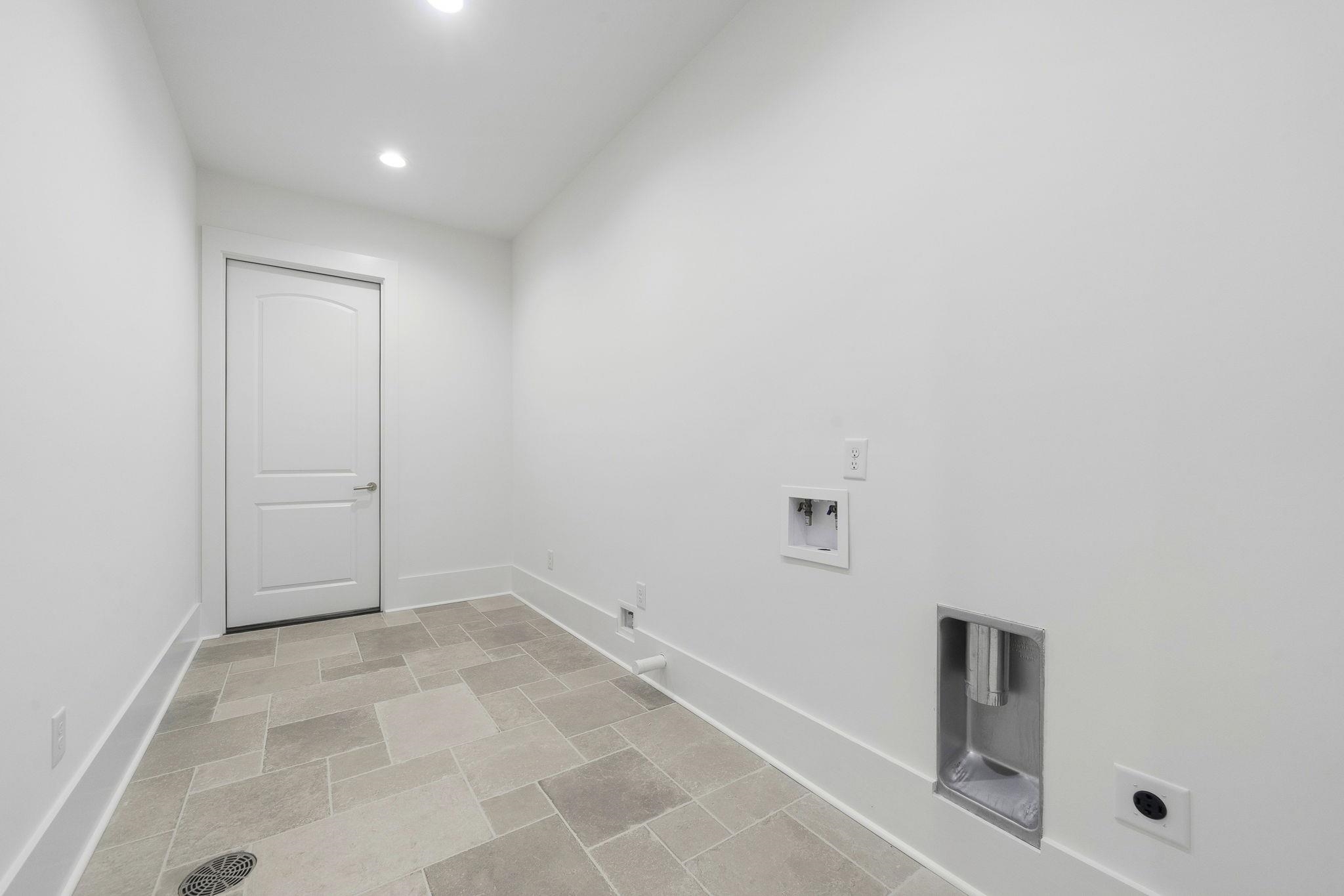 1040 PARROTTS COVE image 51