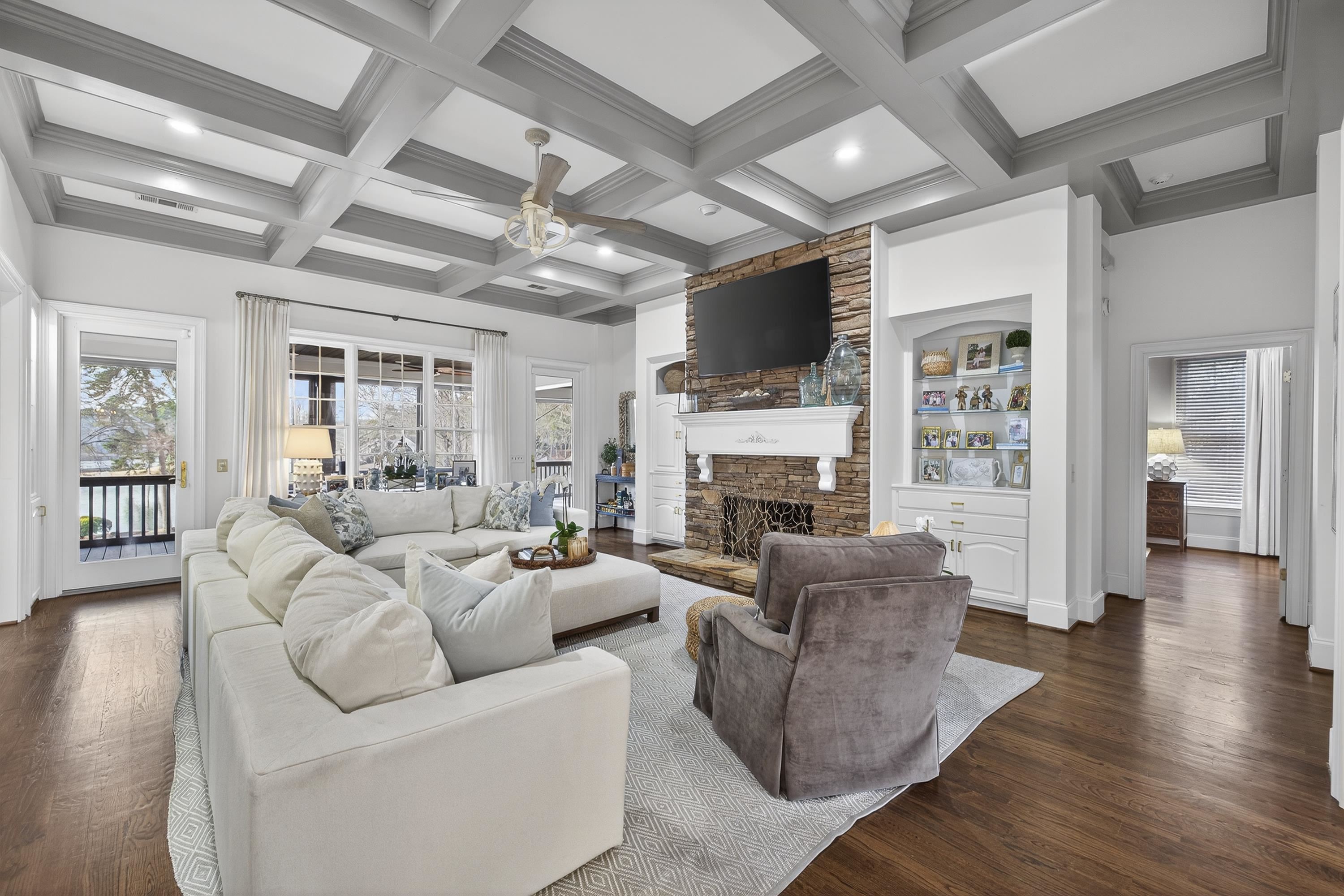 3361 LINGER LONGER ROAD image 13