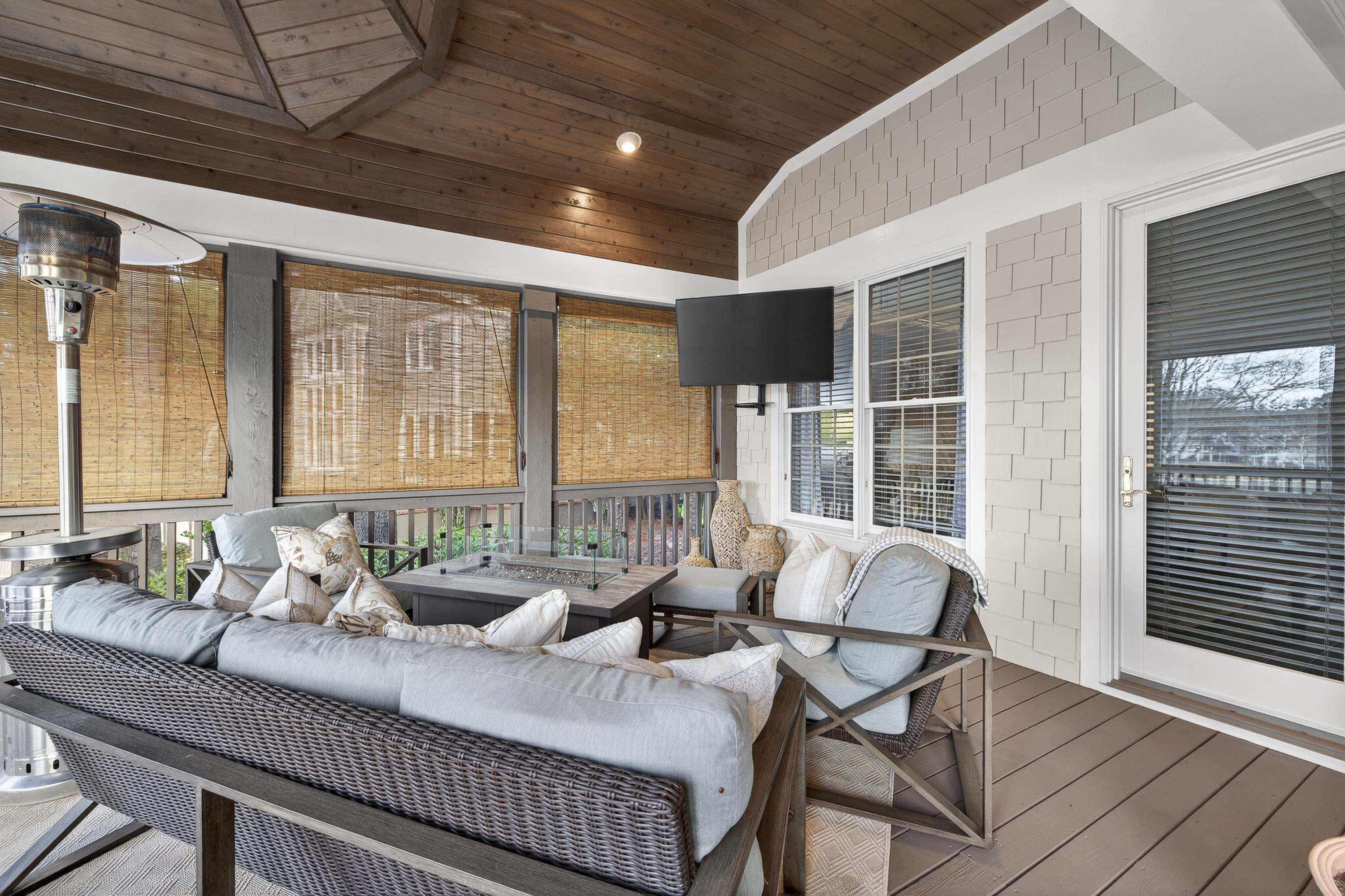 3361 LINGER LONGER ROAD image 28