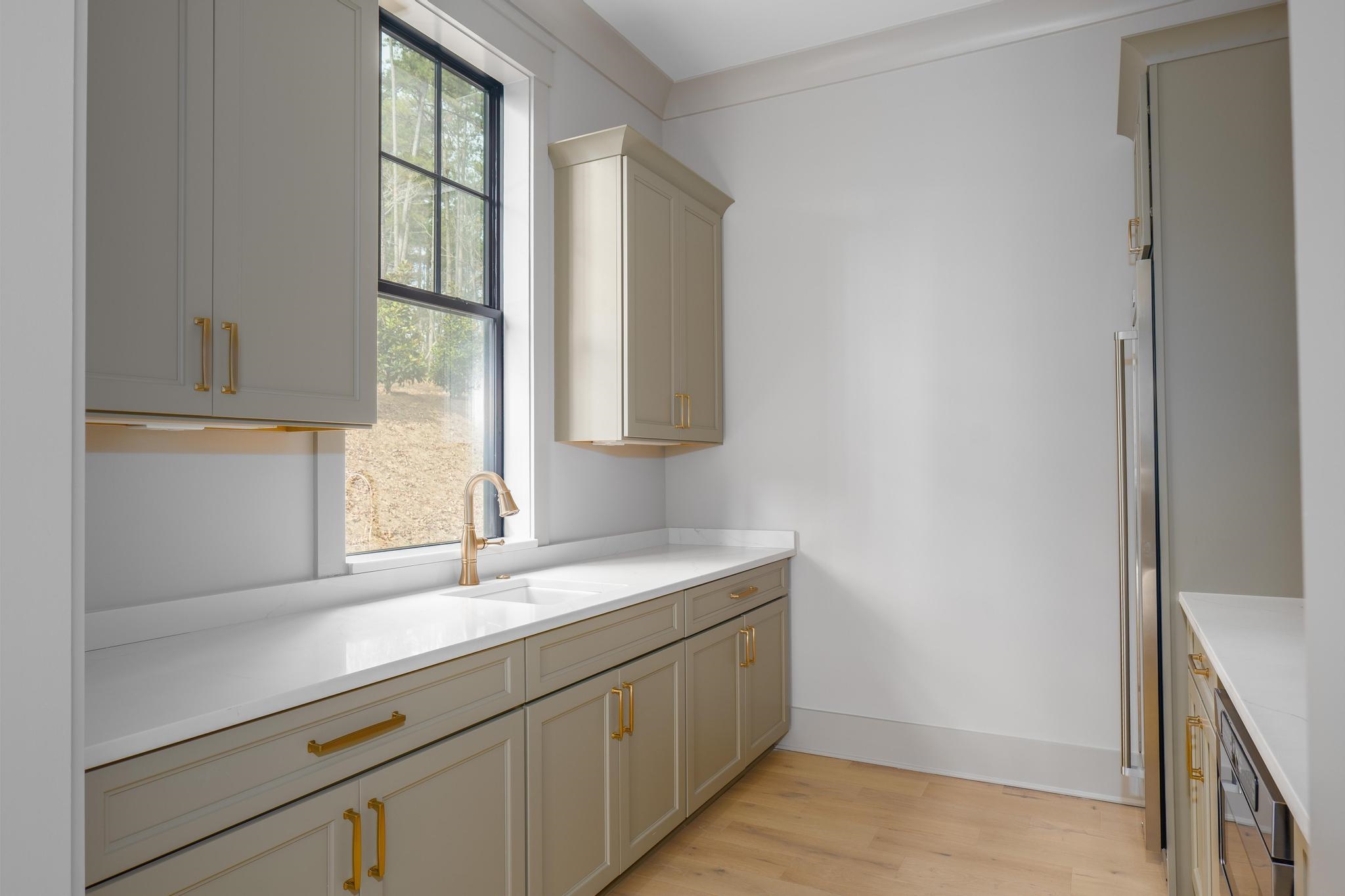 1010 MONFORT COURT image 27