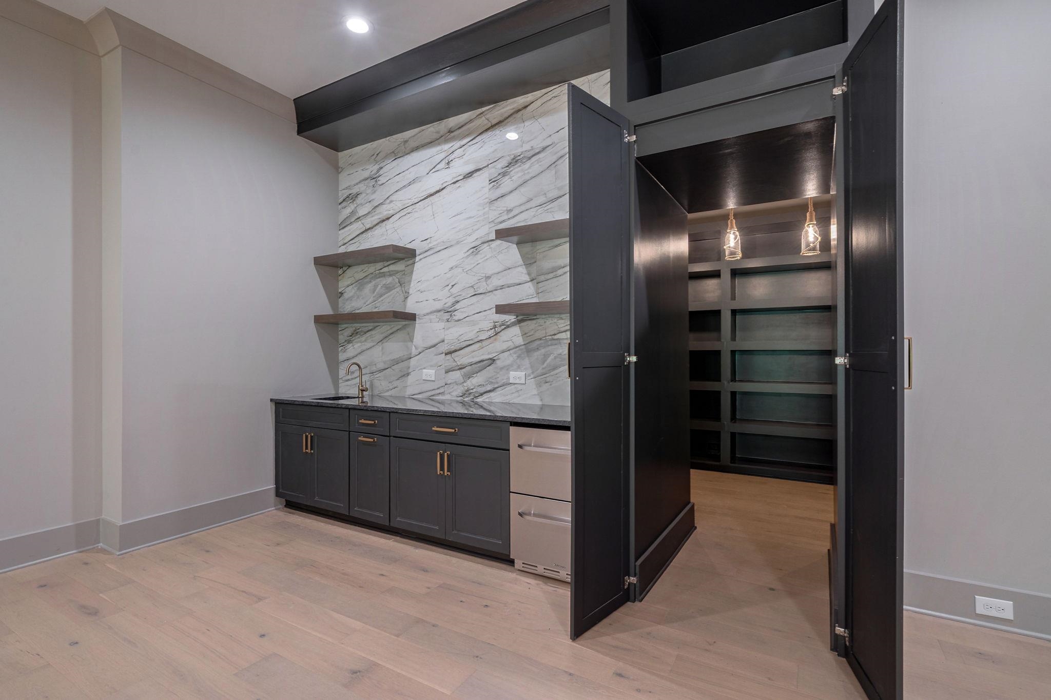 1010 MONFORT COURT image 43