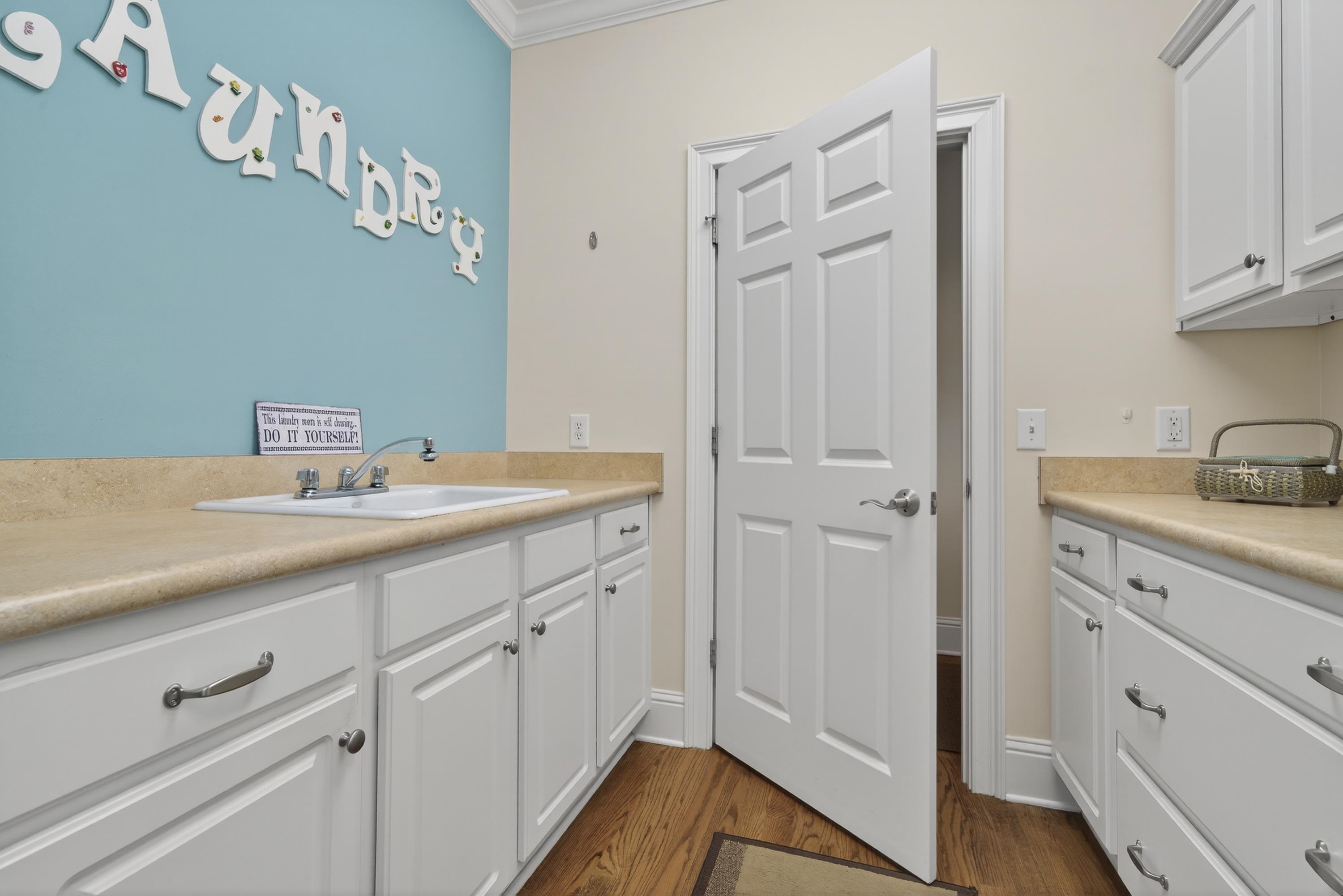 1020 BROADSWORD BAY image 29