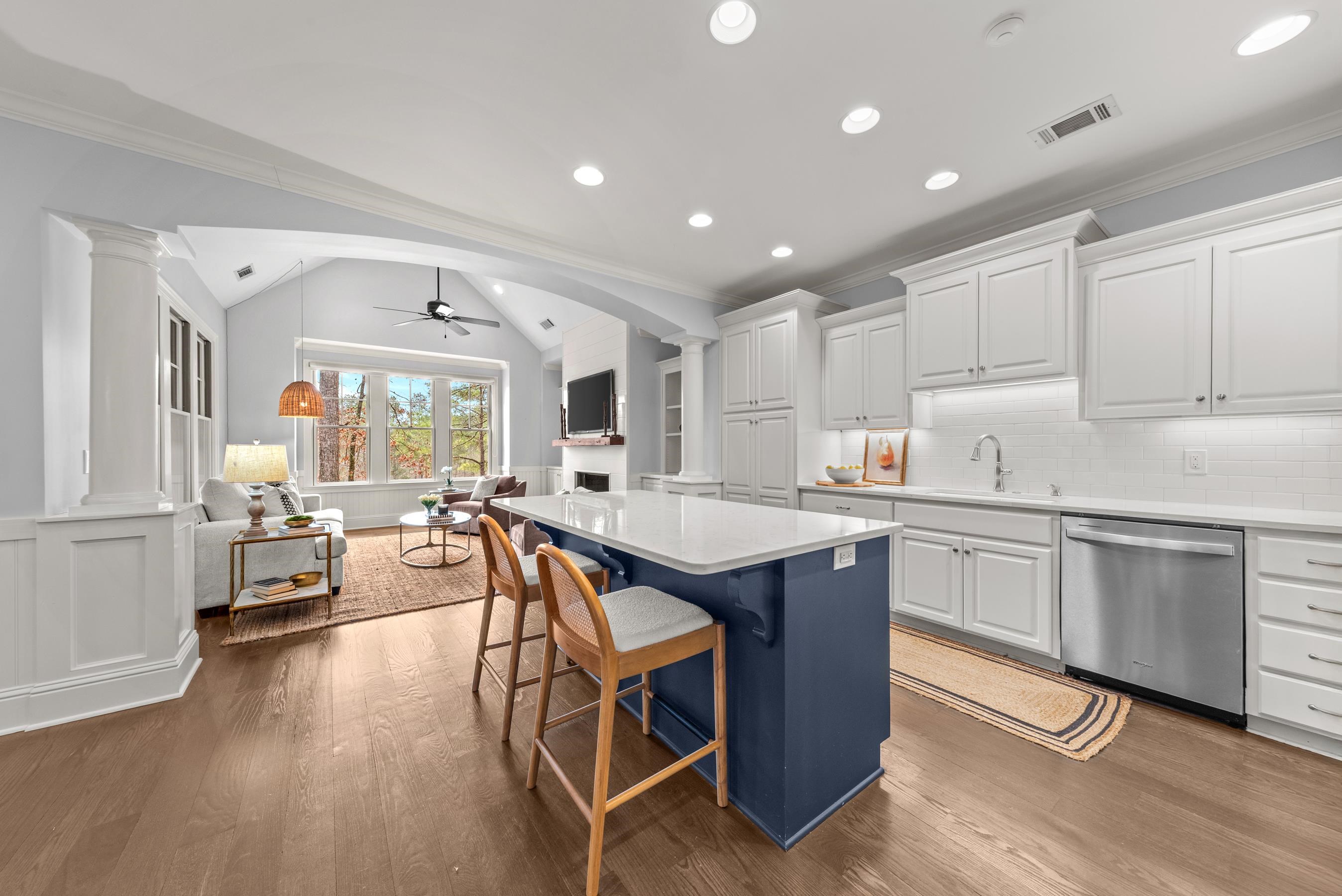 1050 REUBENS COURT image 13