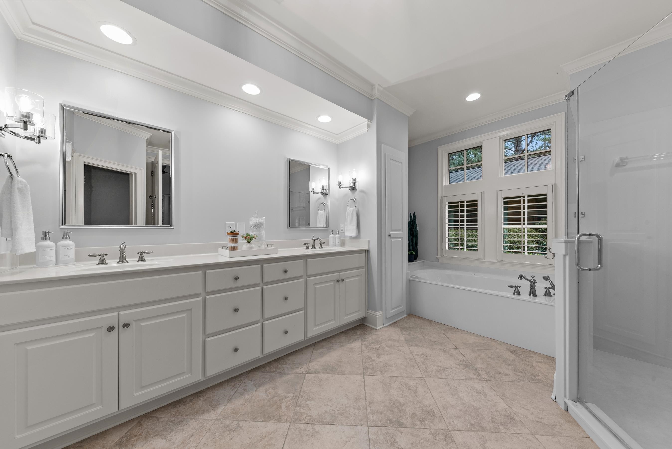 1050 REUBENS COURT image 23