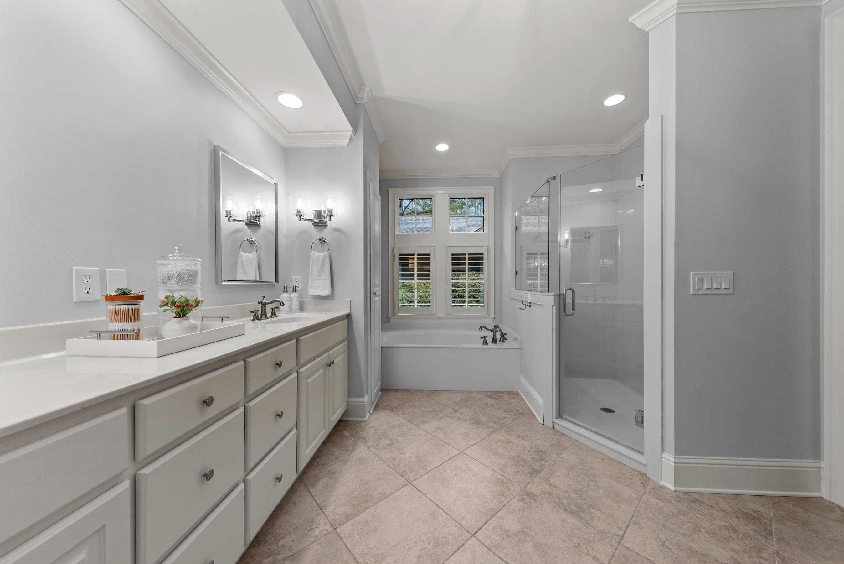 1050 REUBENS COURT image 24