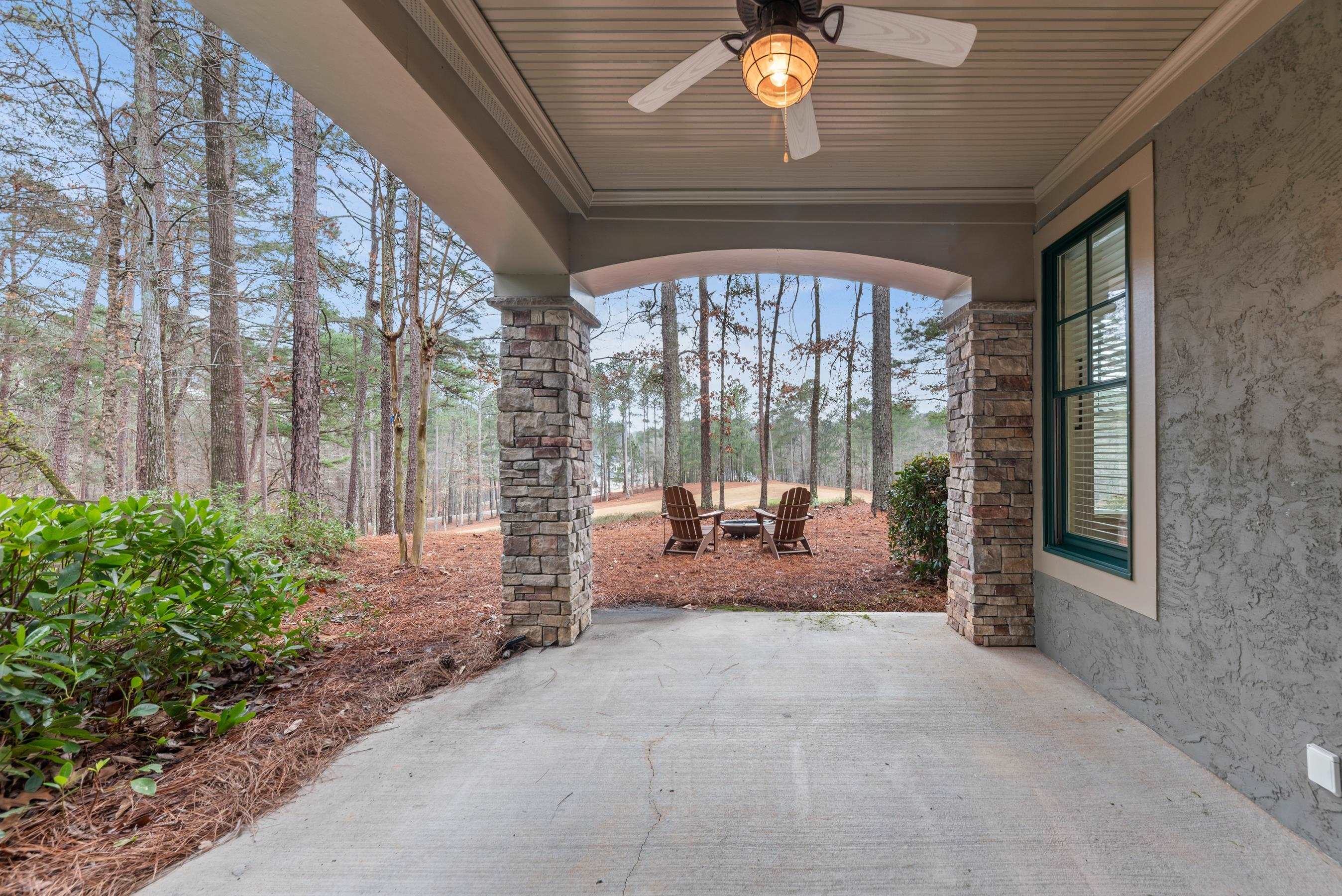 1050 REUBENS COURT image 40