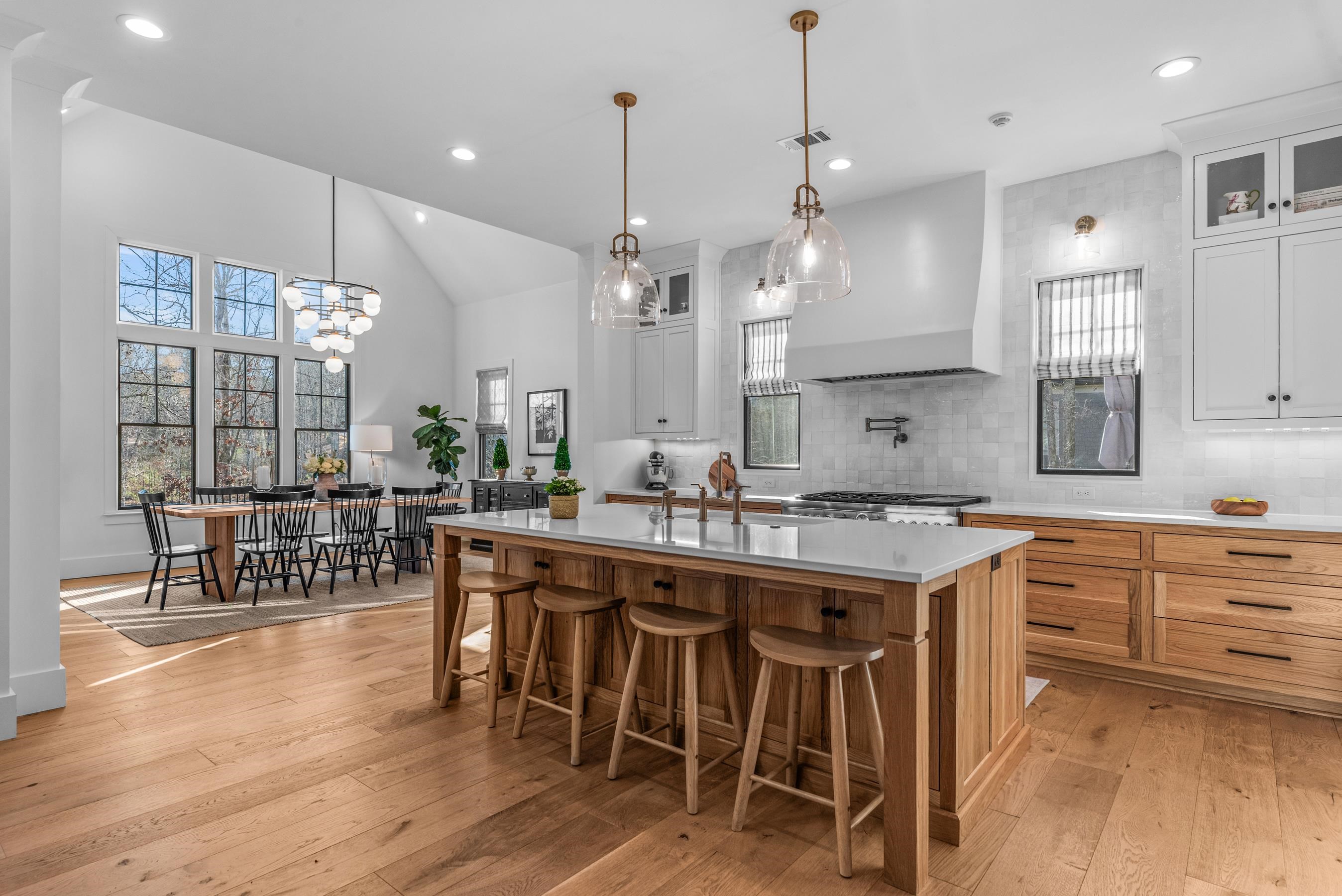 1041 HOLTS FERRY image 18