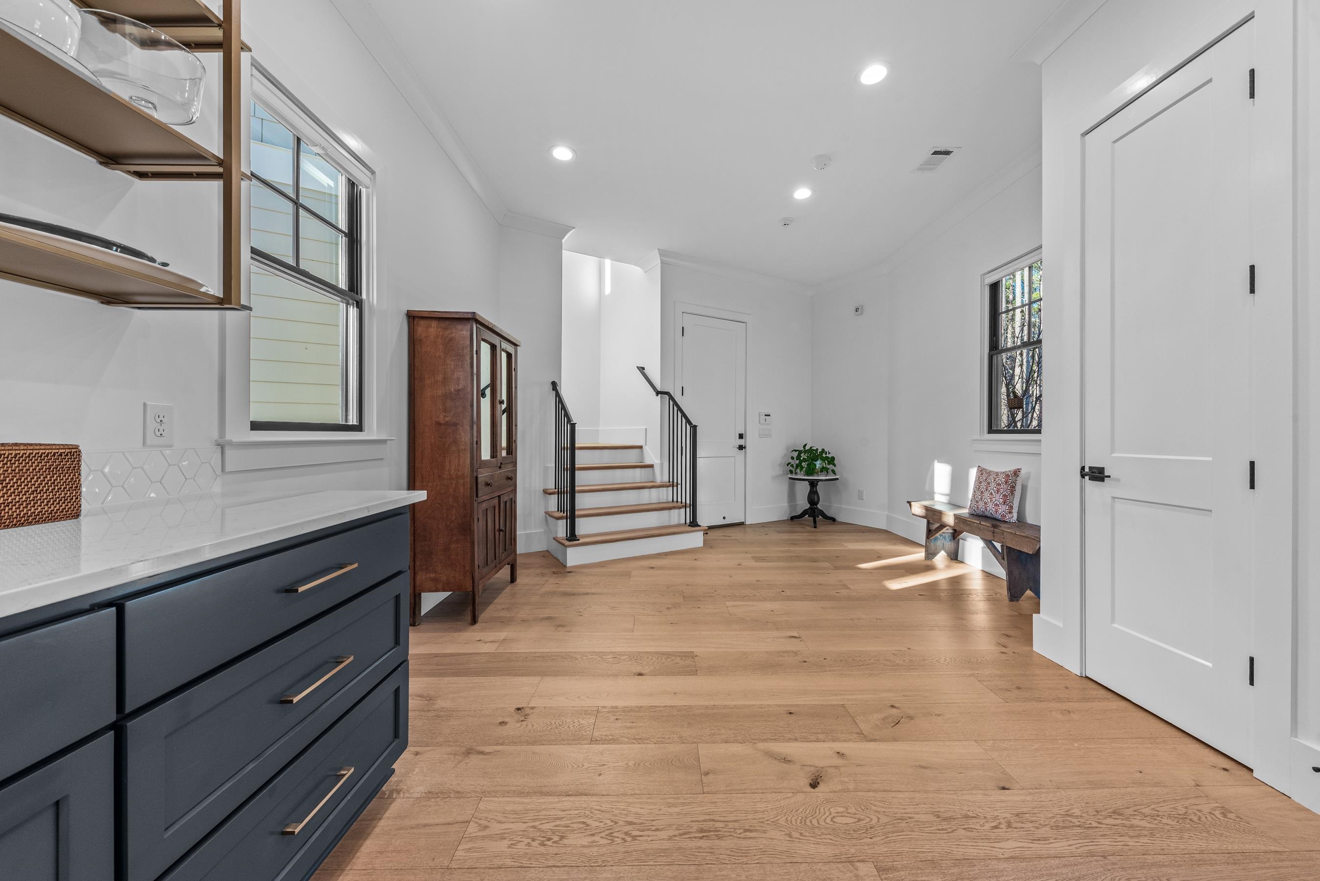 1041 HOLTS FERRY image 20