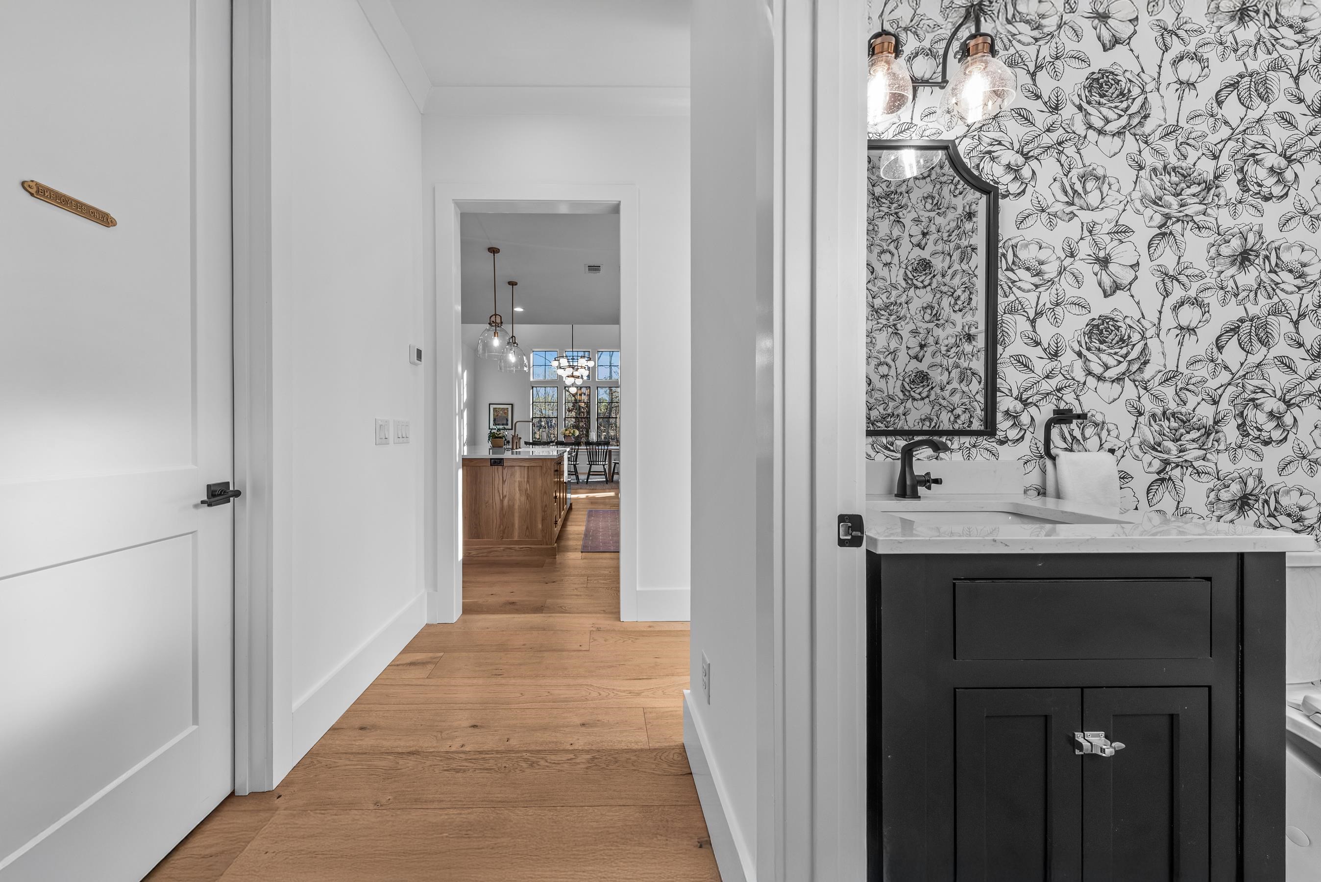 1041 HOLTS FERRY image 22