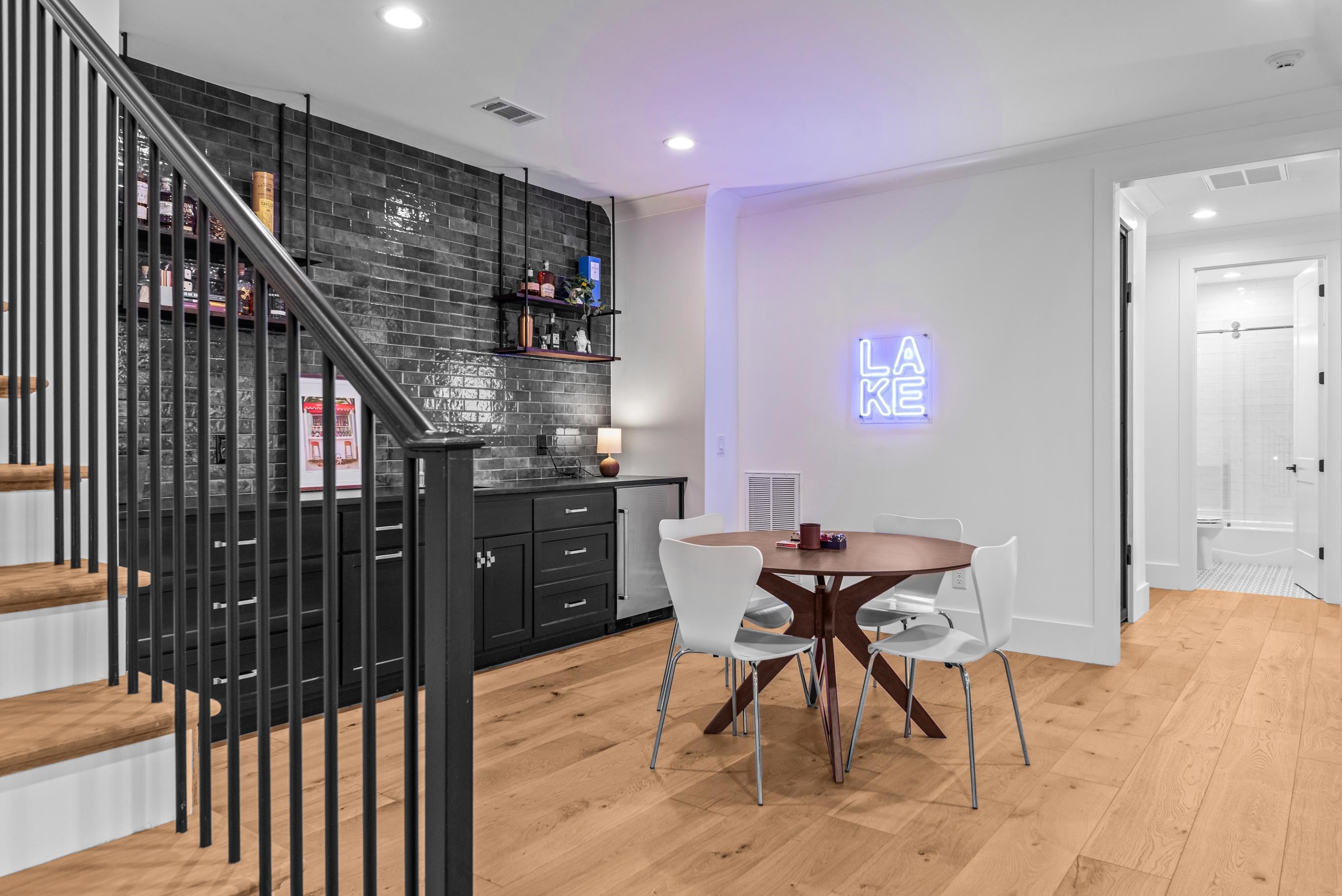 1041 HOLTS FERRY image 28