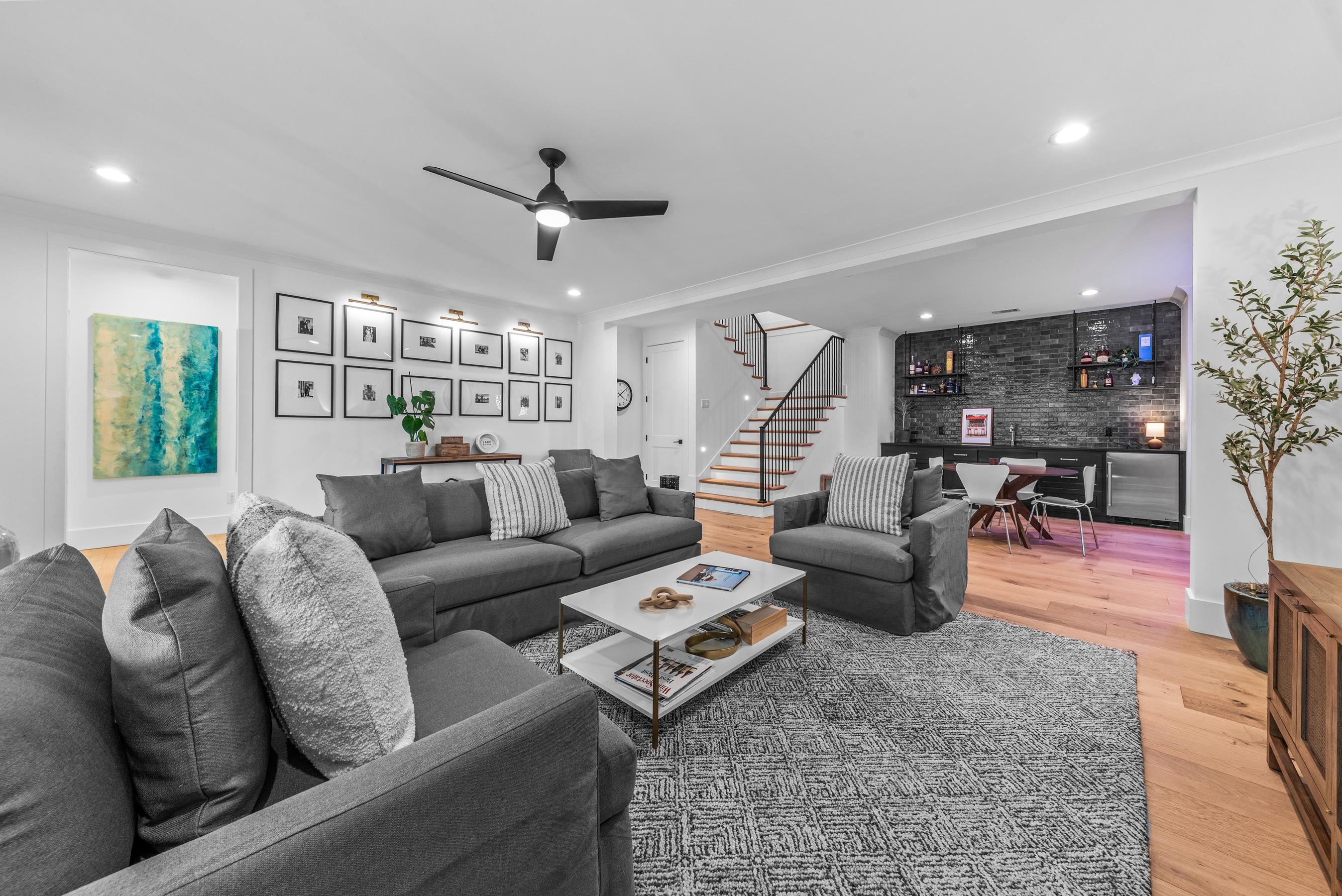 1041 HOLTS FERRY image 29