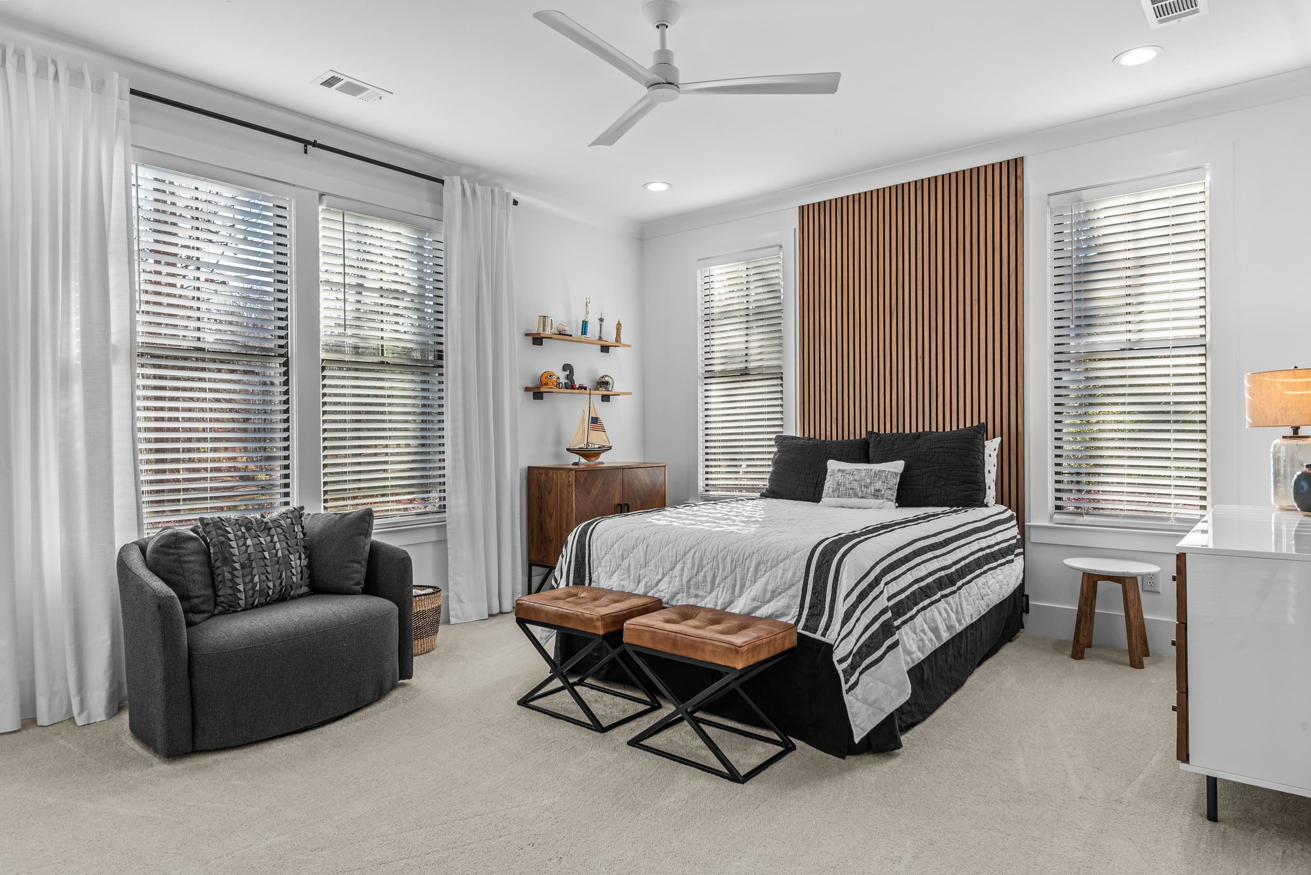 1041 HOLTS FERRY image 35