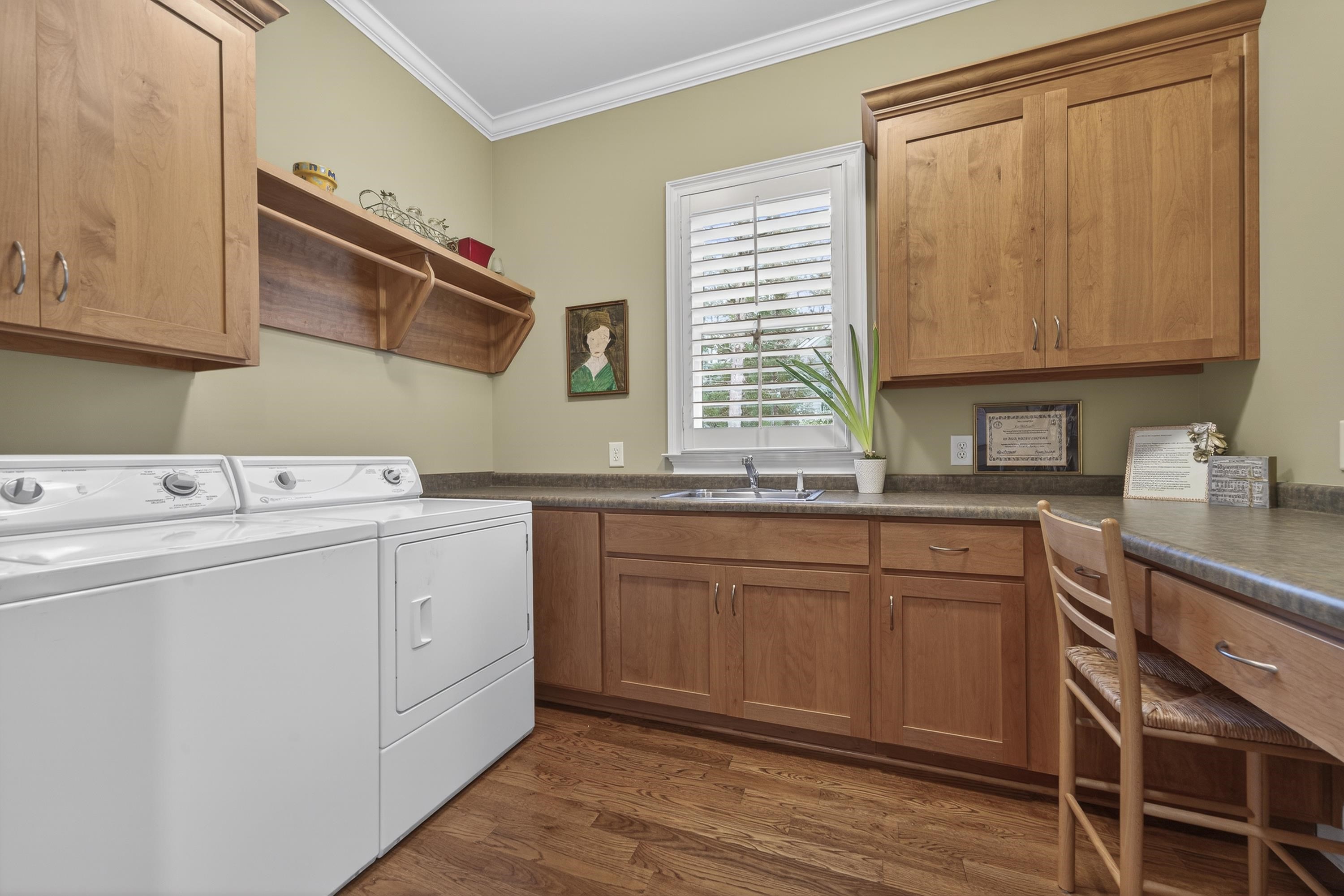 1050 CURTRIGHT PLACE image 36