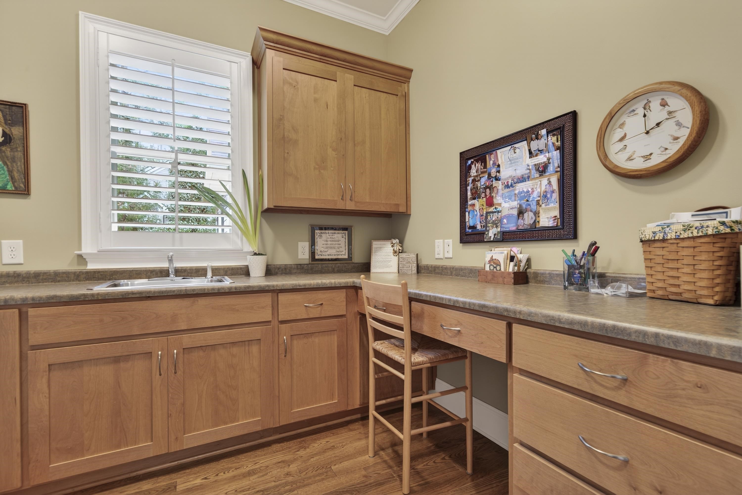 1050 CURTRIGHT PLACE image 37