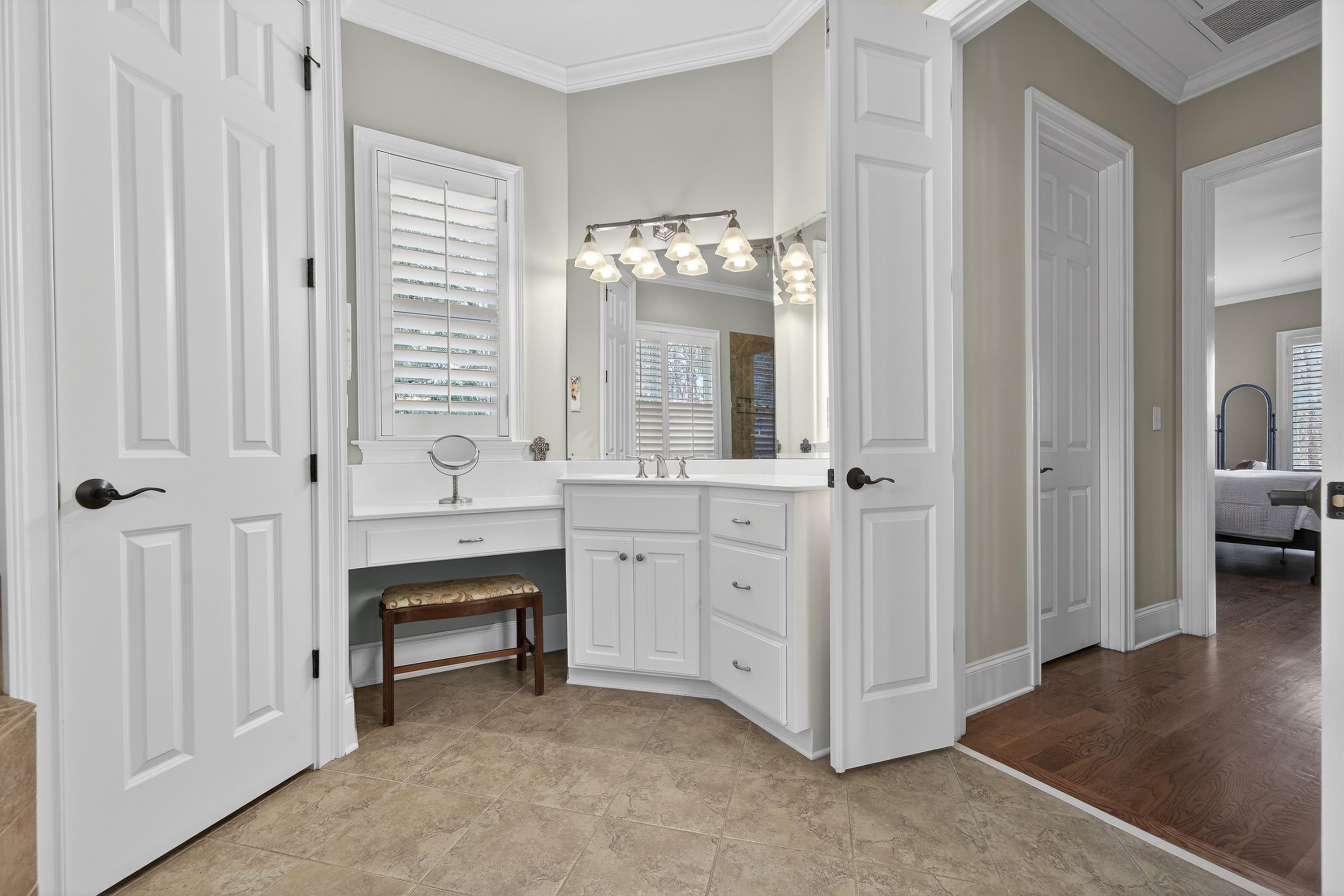 1050 CURTRIGHT PLACE image 49