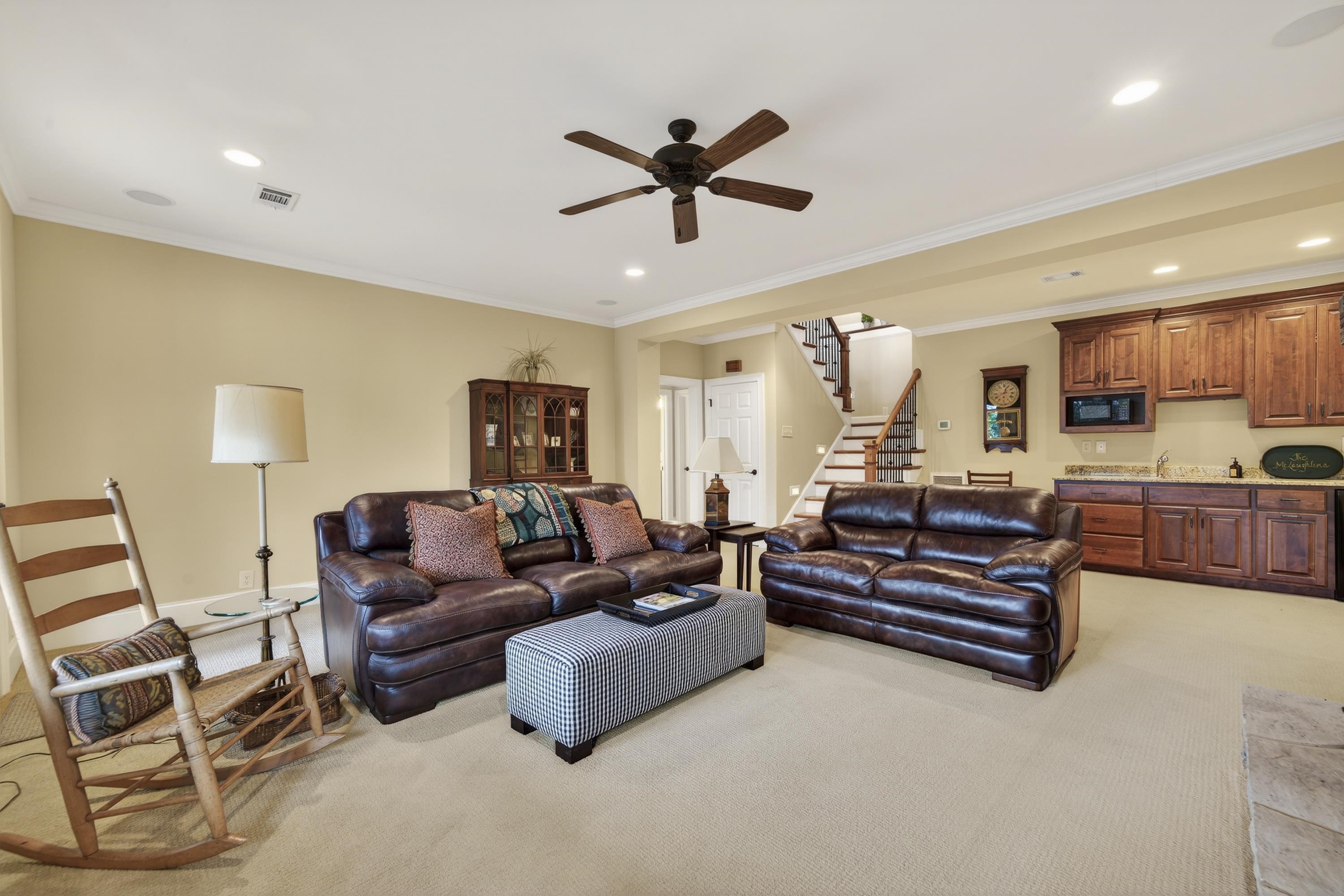 1050 CURTRIGHT PLACE image 51