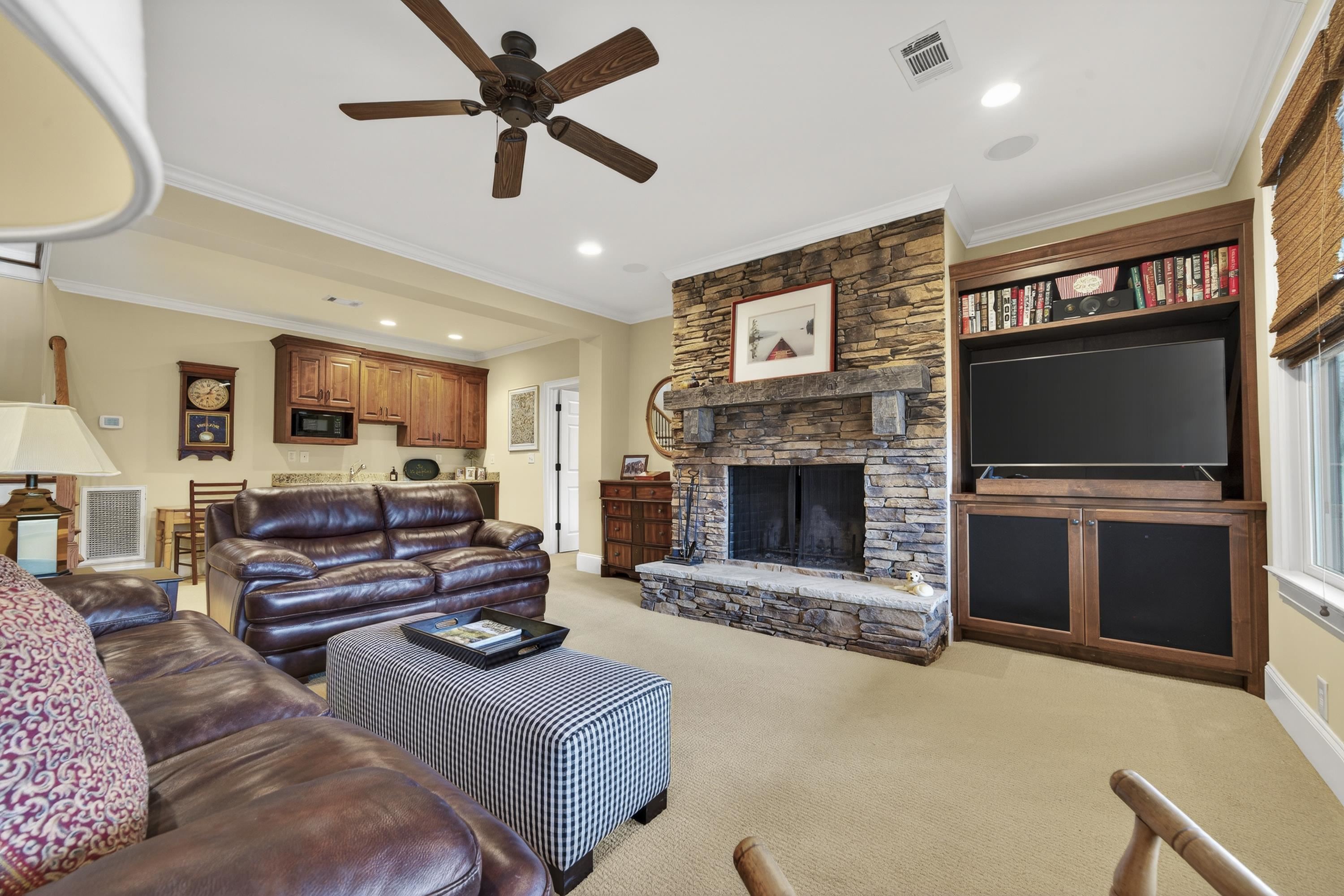 1050 CURTRIGHT PLACE image 56