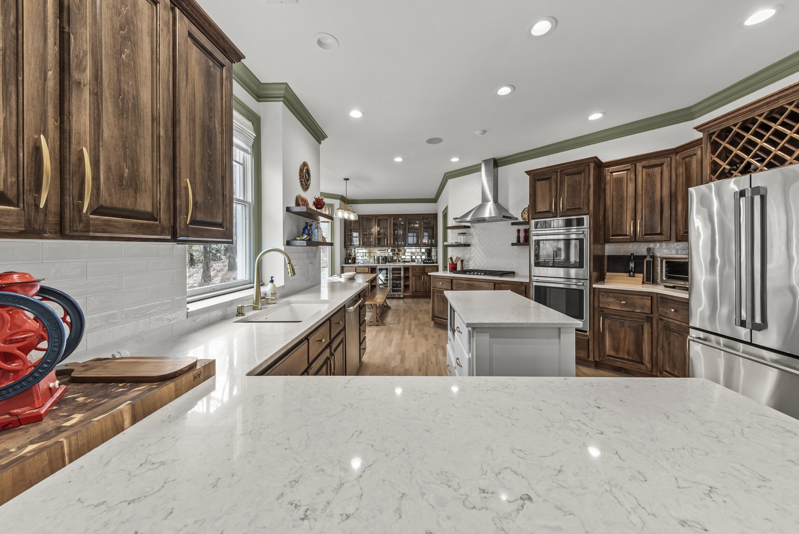 100 GREENWOOD COURT image 14