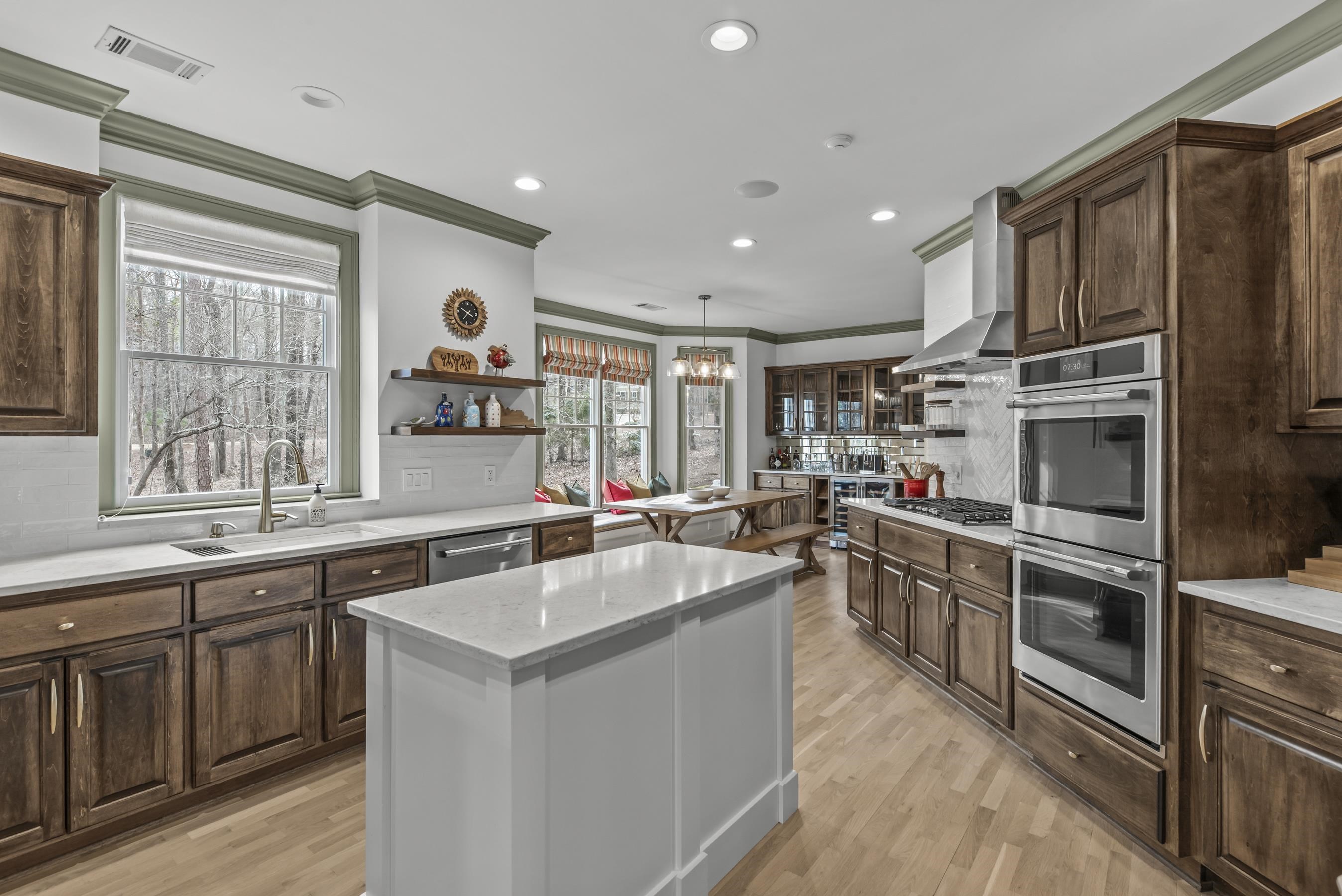 100 GREENWOOD COURT image 15