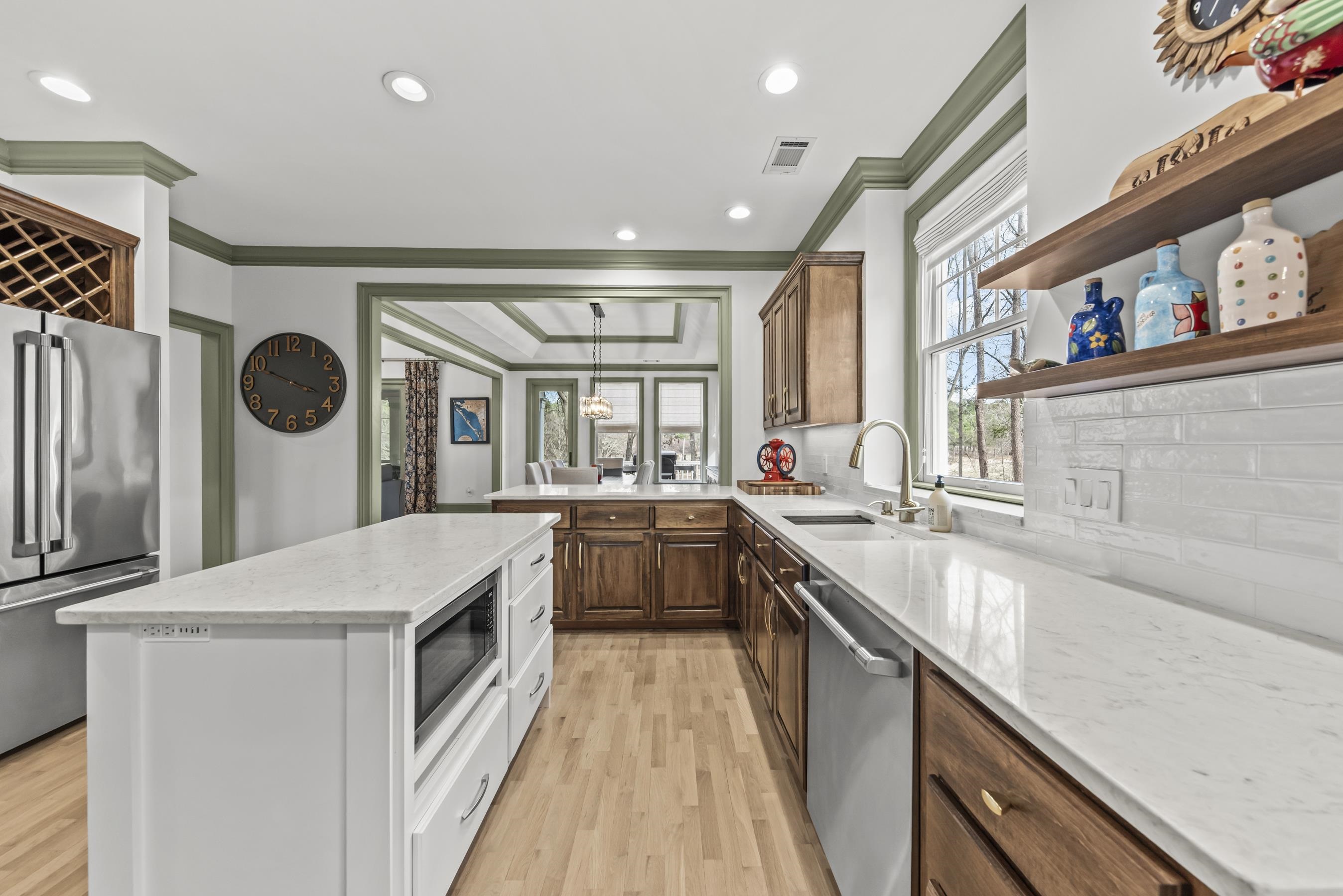 100 GREENWOOD COURT image 17