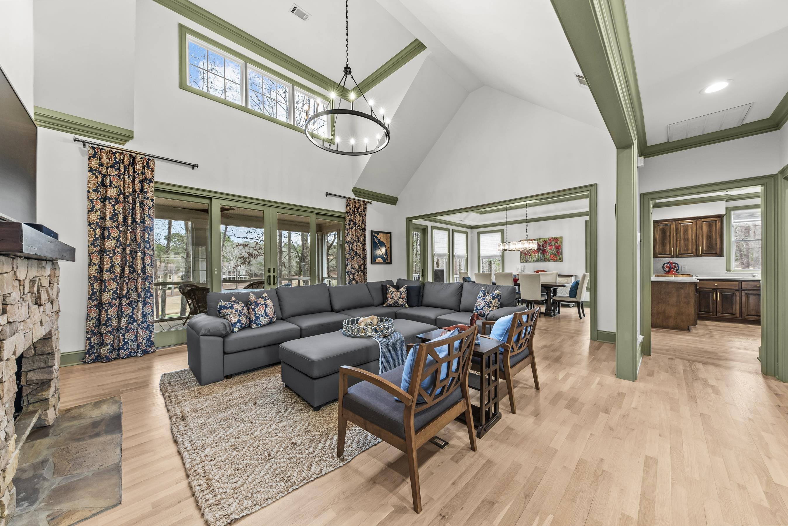 100 GREENWOOD COURT image 8