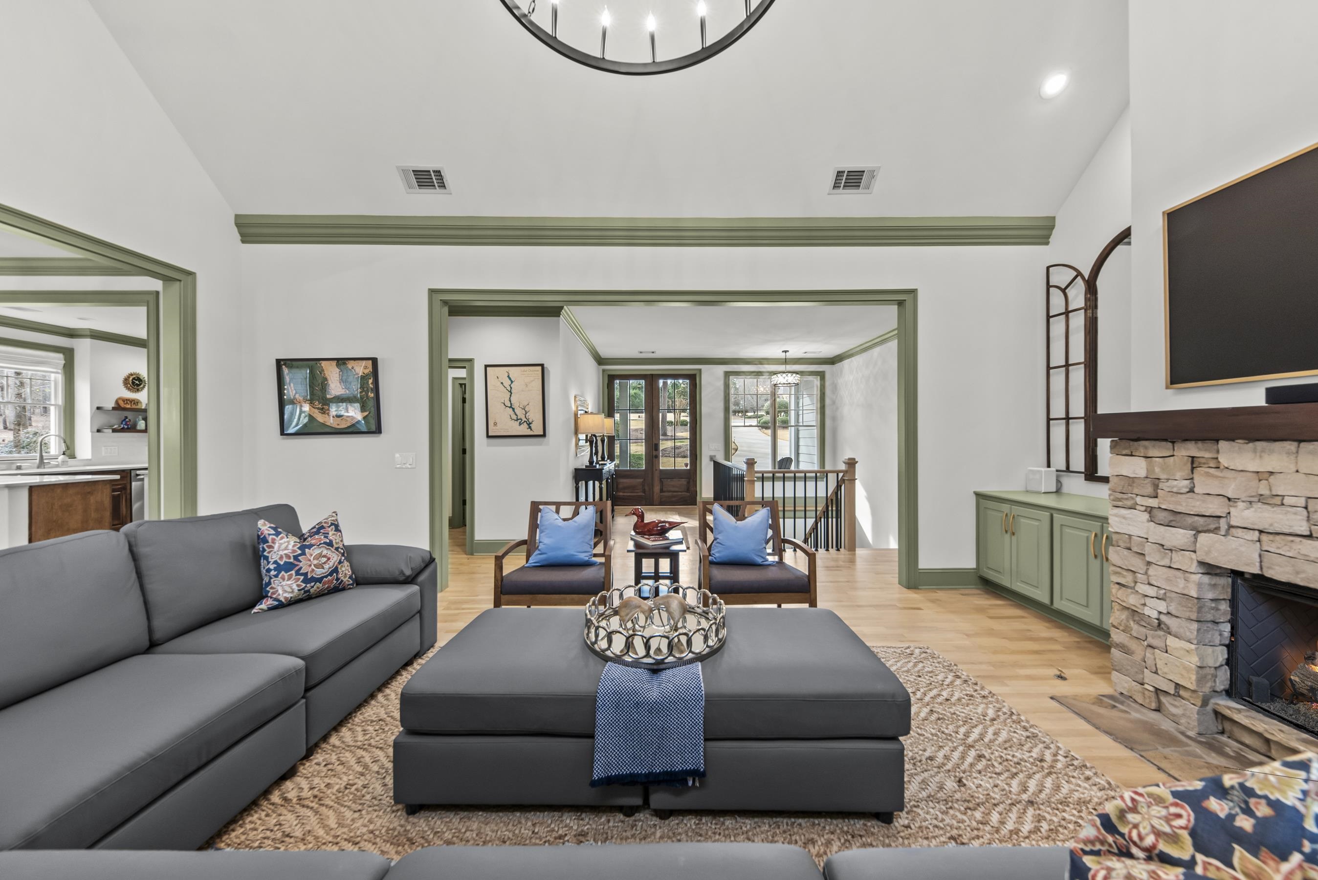 100 GREENWOOD COURT image 9